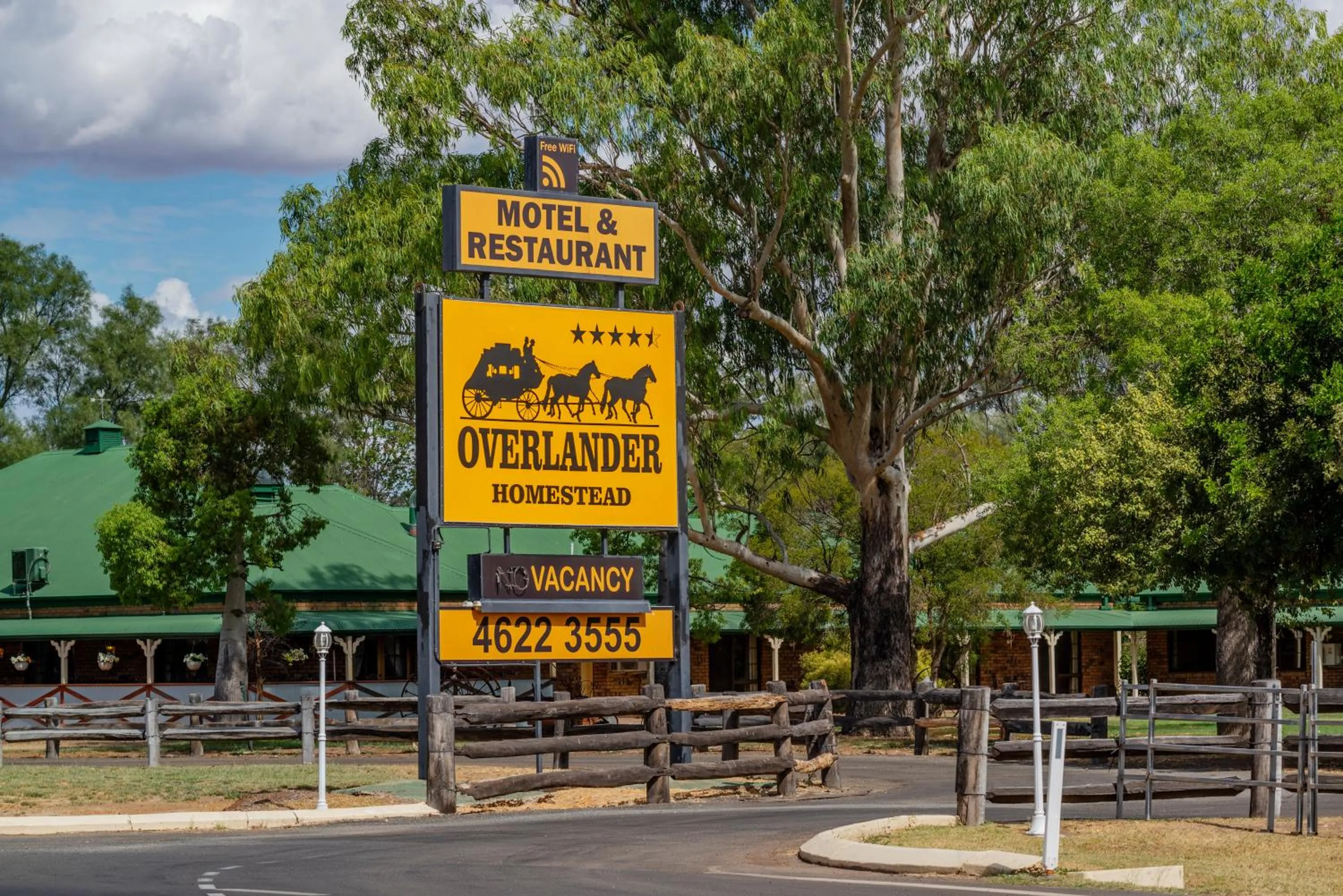 Facade/entrance in Overlander Homestead Motel