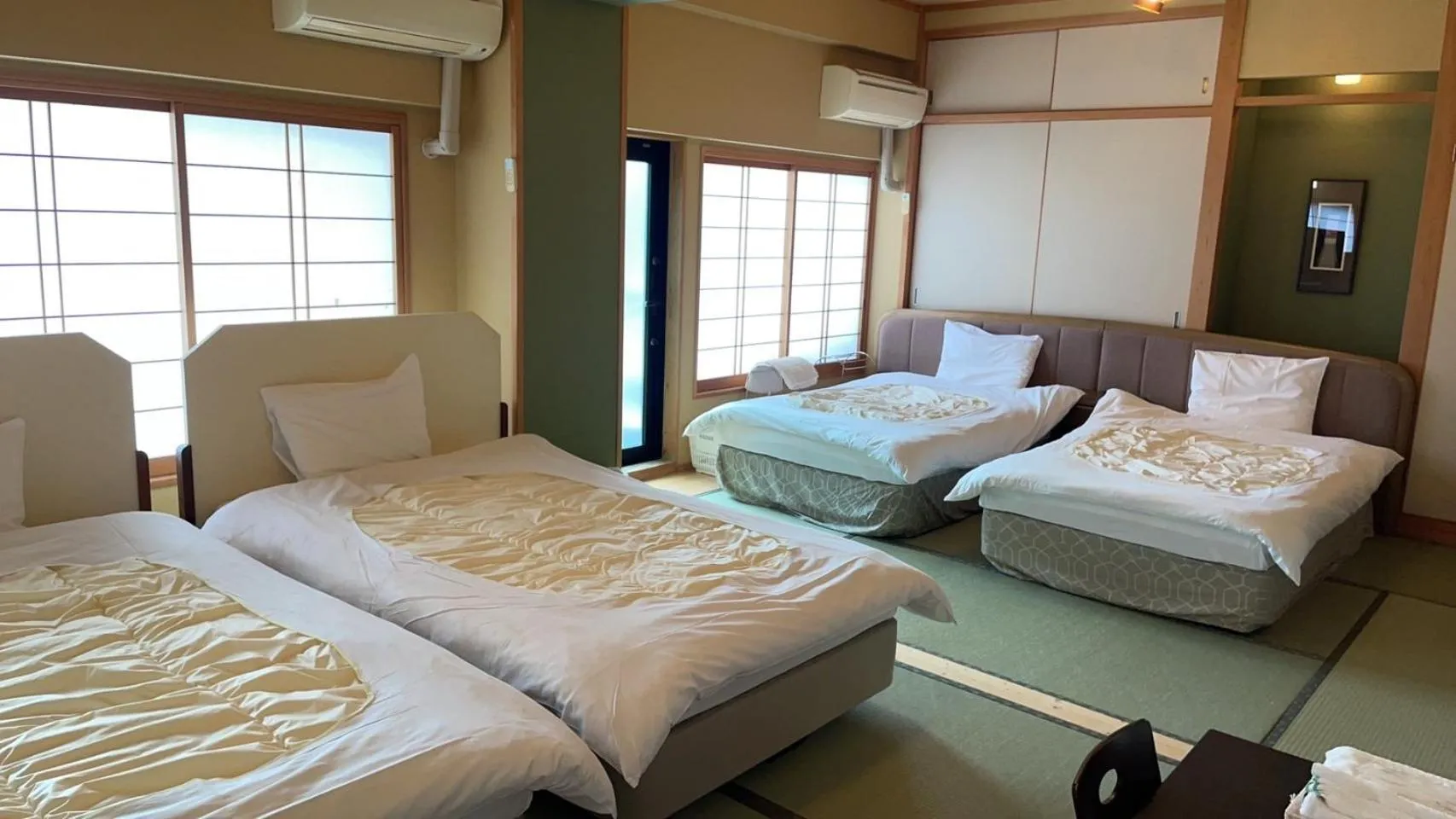 Bed in Minshuku Inn Shirahama Ekinoyado