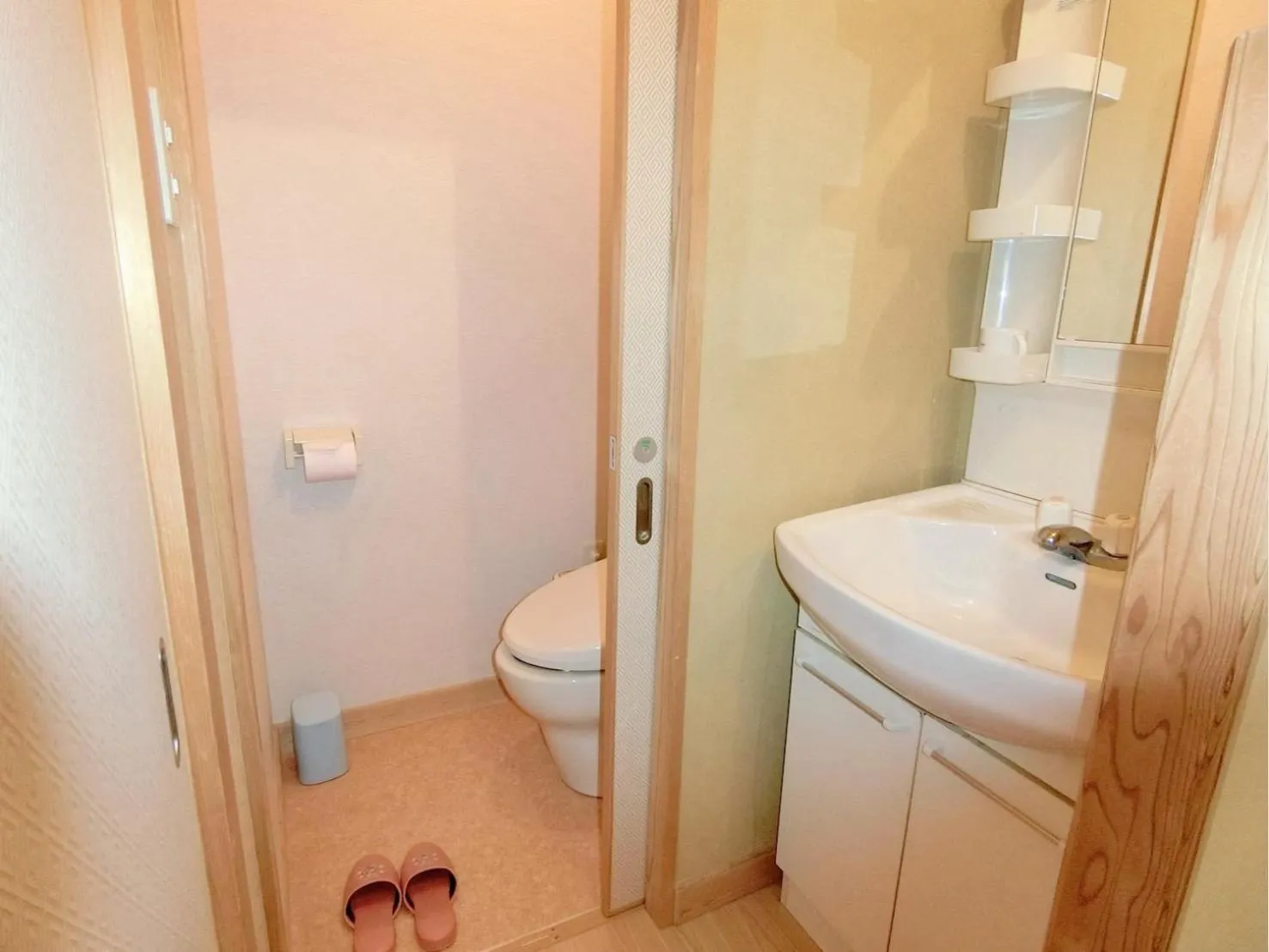 Photo of the whole room in Minshuku Inn Shirahama Ekinoyado