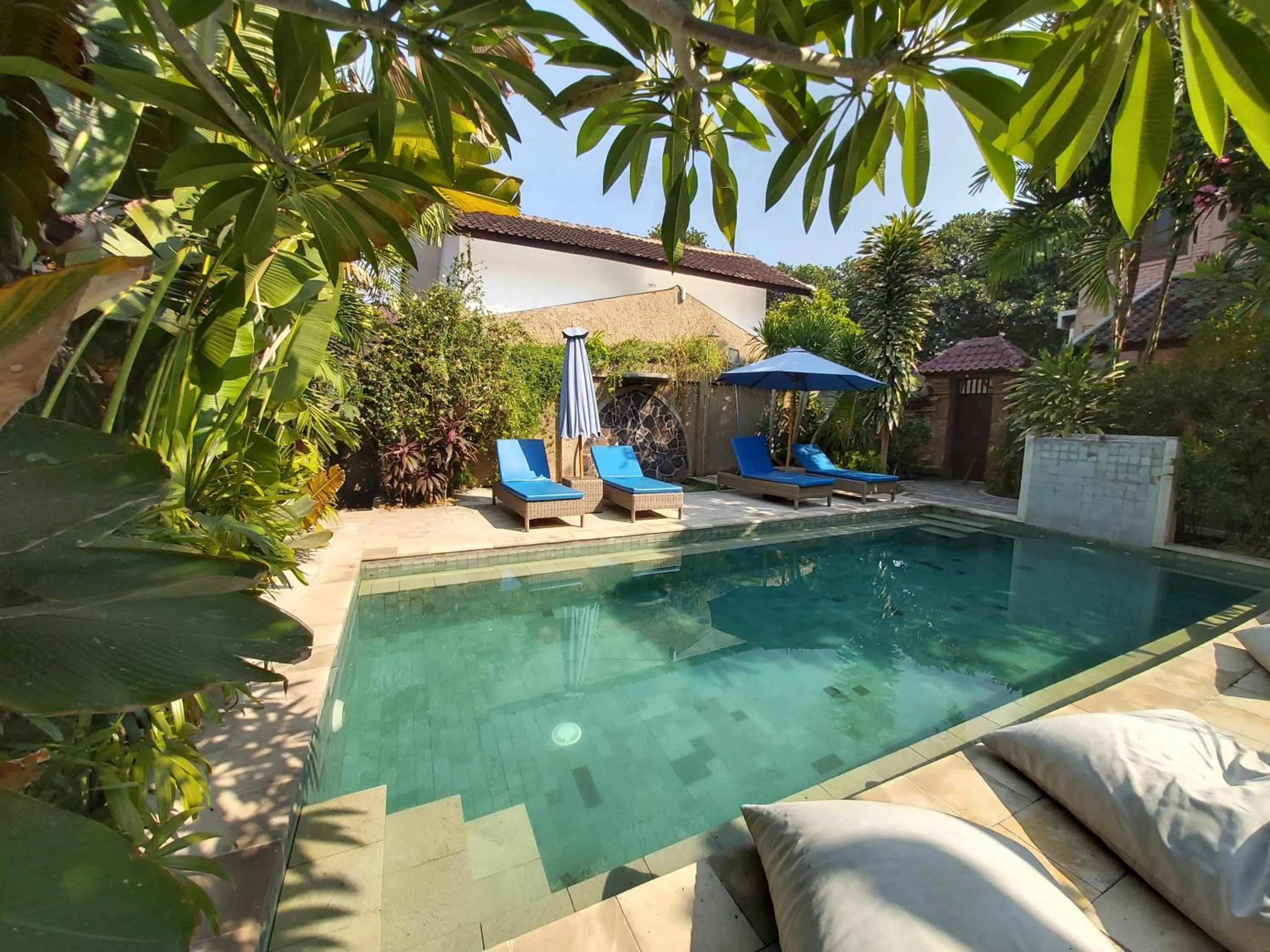 Swimming pool in Cafe Wayan Cottages Senggigi