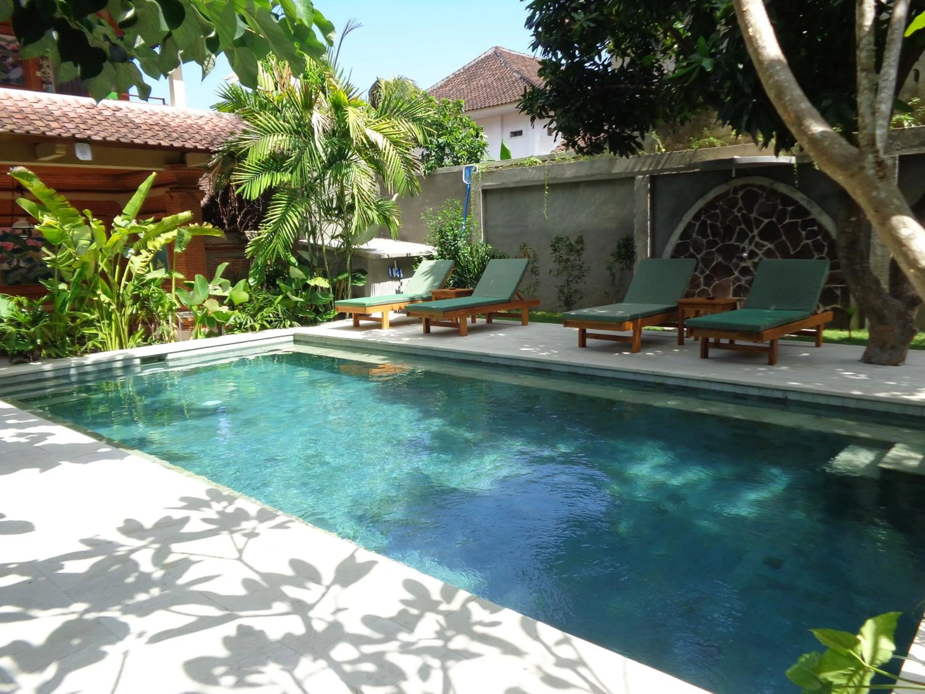 Swimming pool in Cafe Wayan Cottages Senggigi