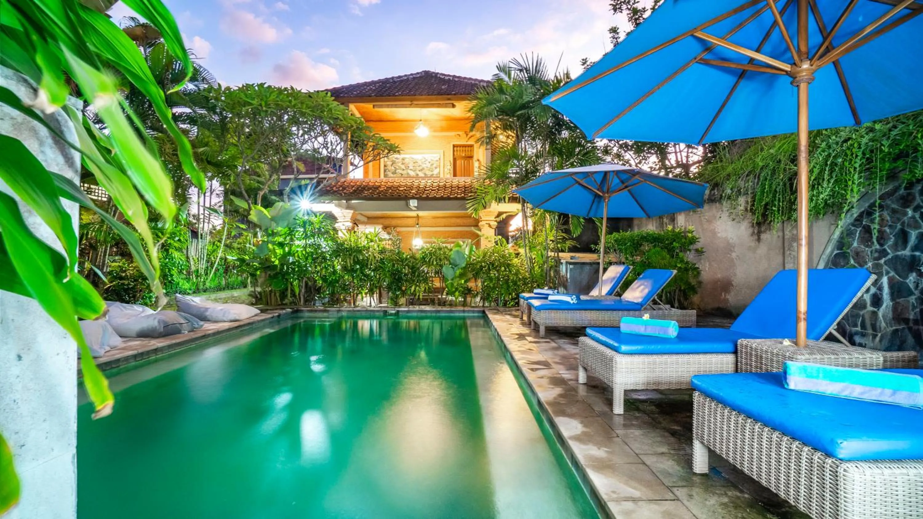 Swimming pool in Cafe Wayan Cottages Senggigi