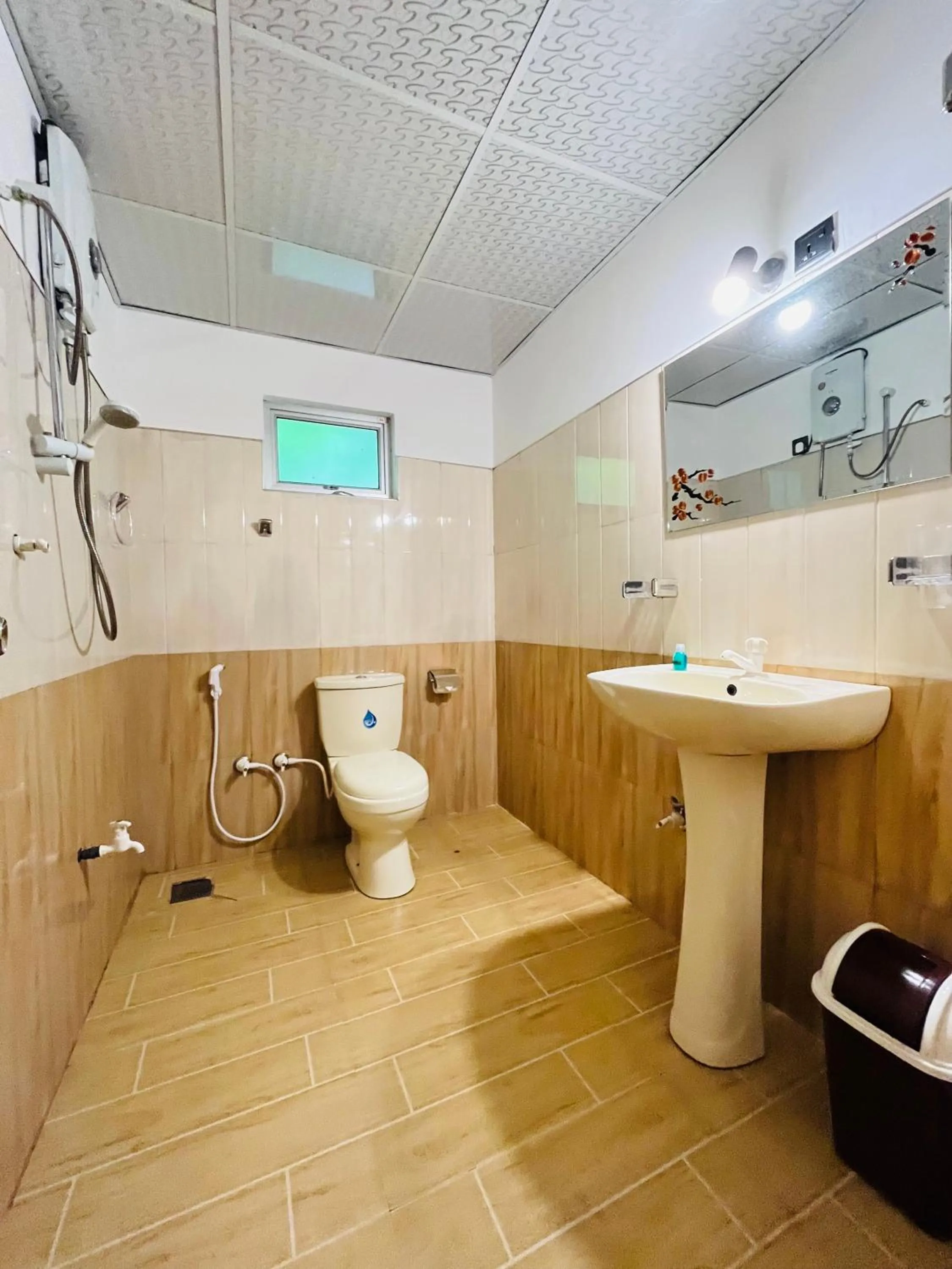 Shower in Palitha Homestay