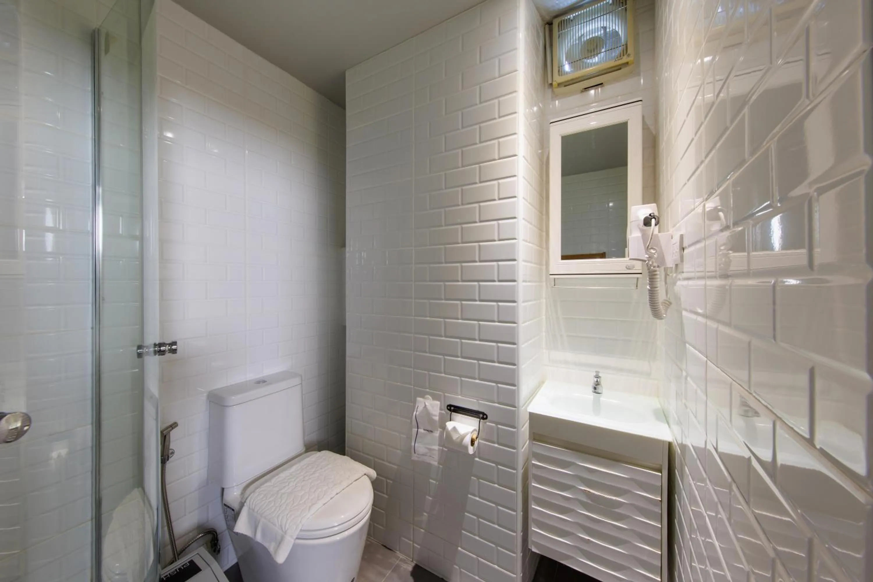 Toilet in Chala Number 2 Art and Gallery