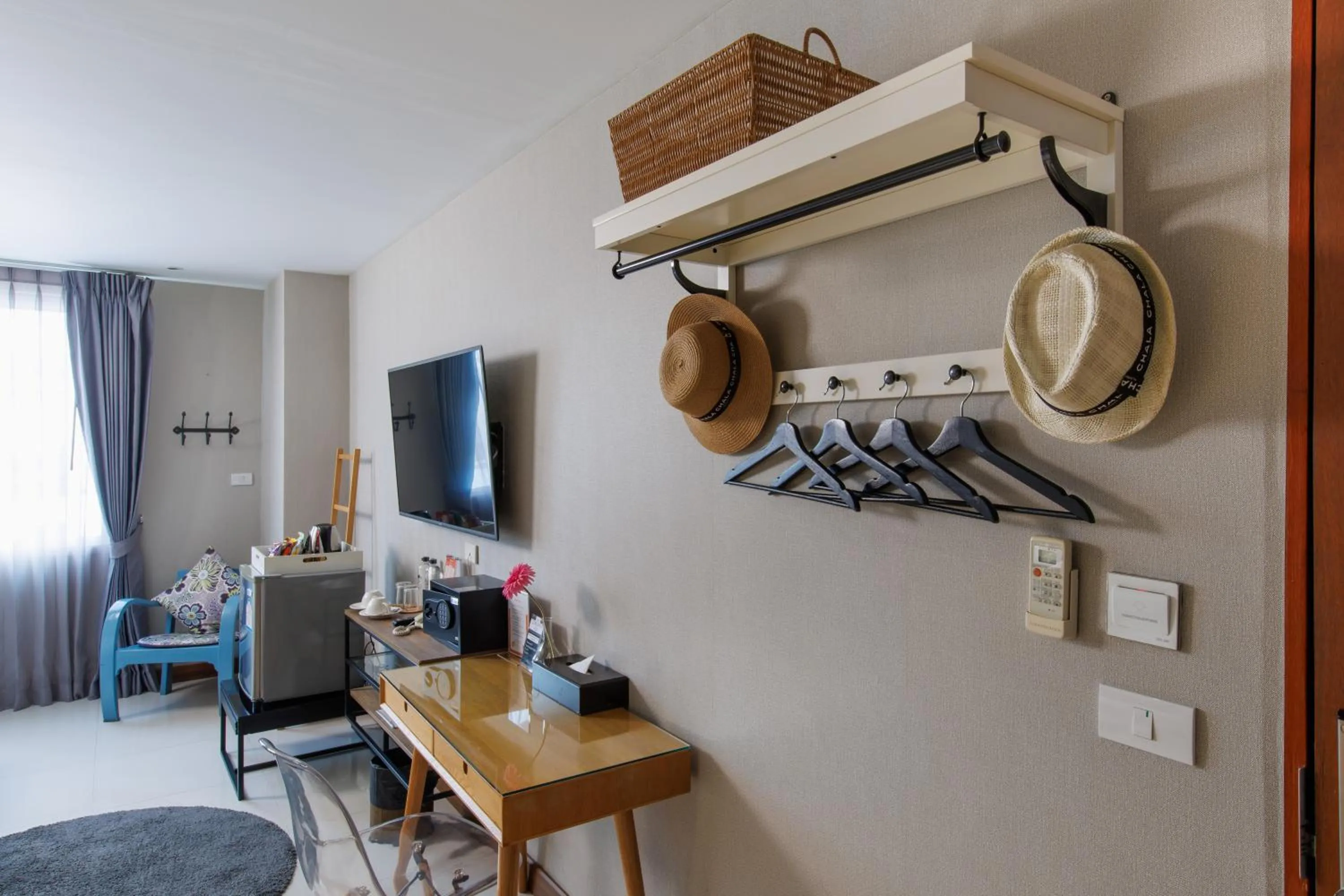 TV and multimedia in Chala Number 2 Art and Gallery