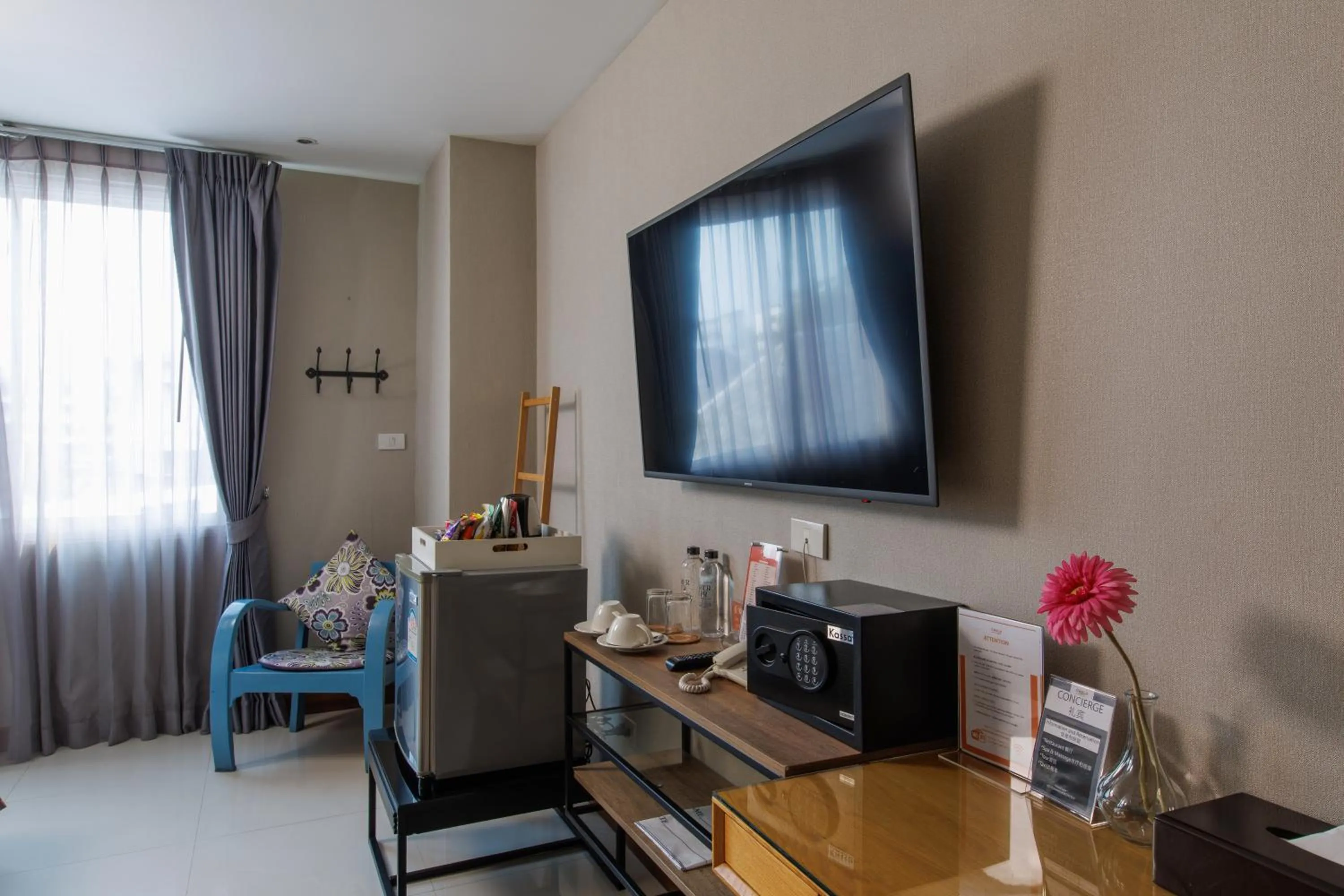 TV and multimedia in Chala Number 2 Art and Gallery