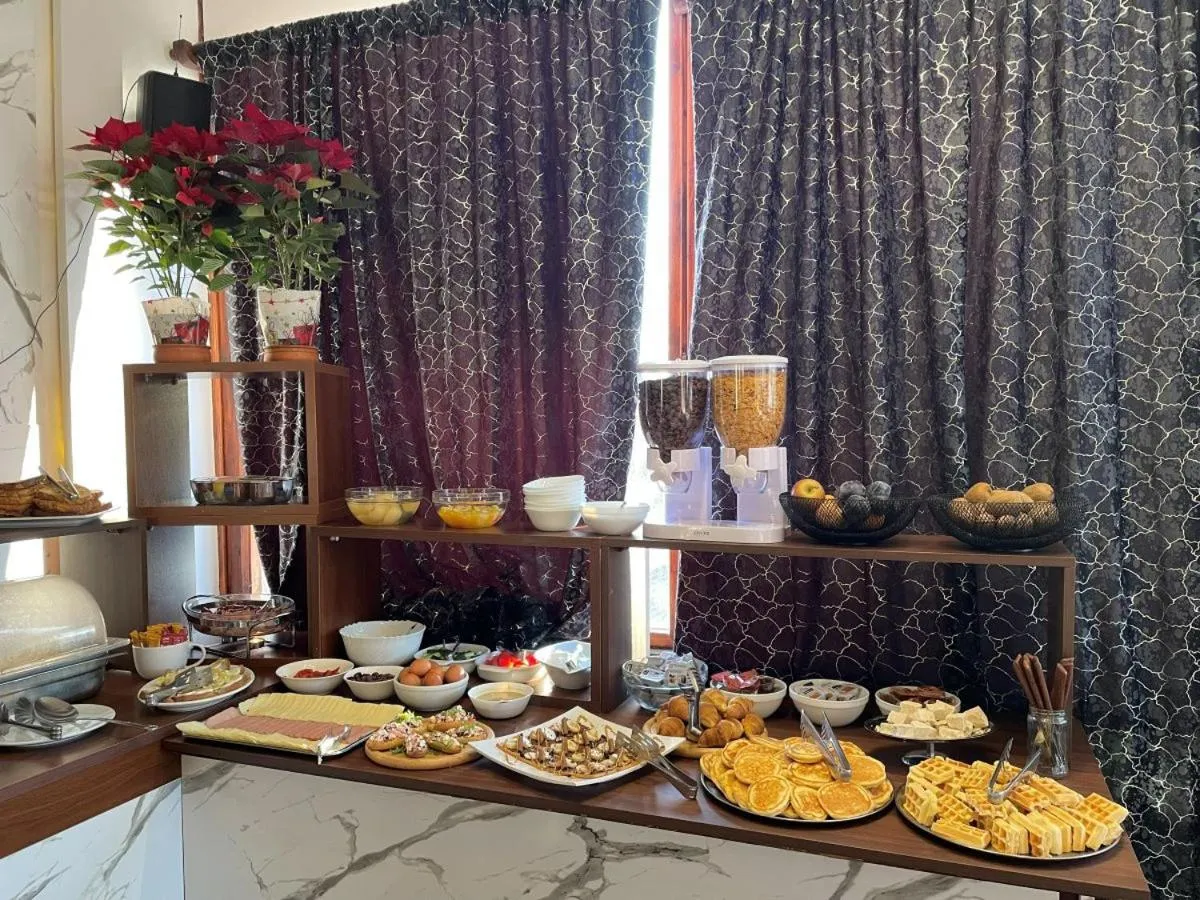 Breakfast in THE ROOMS