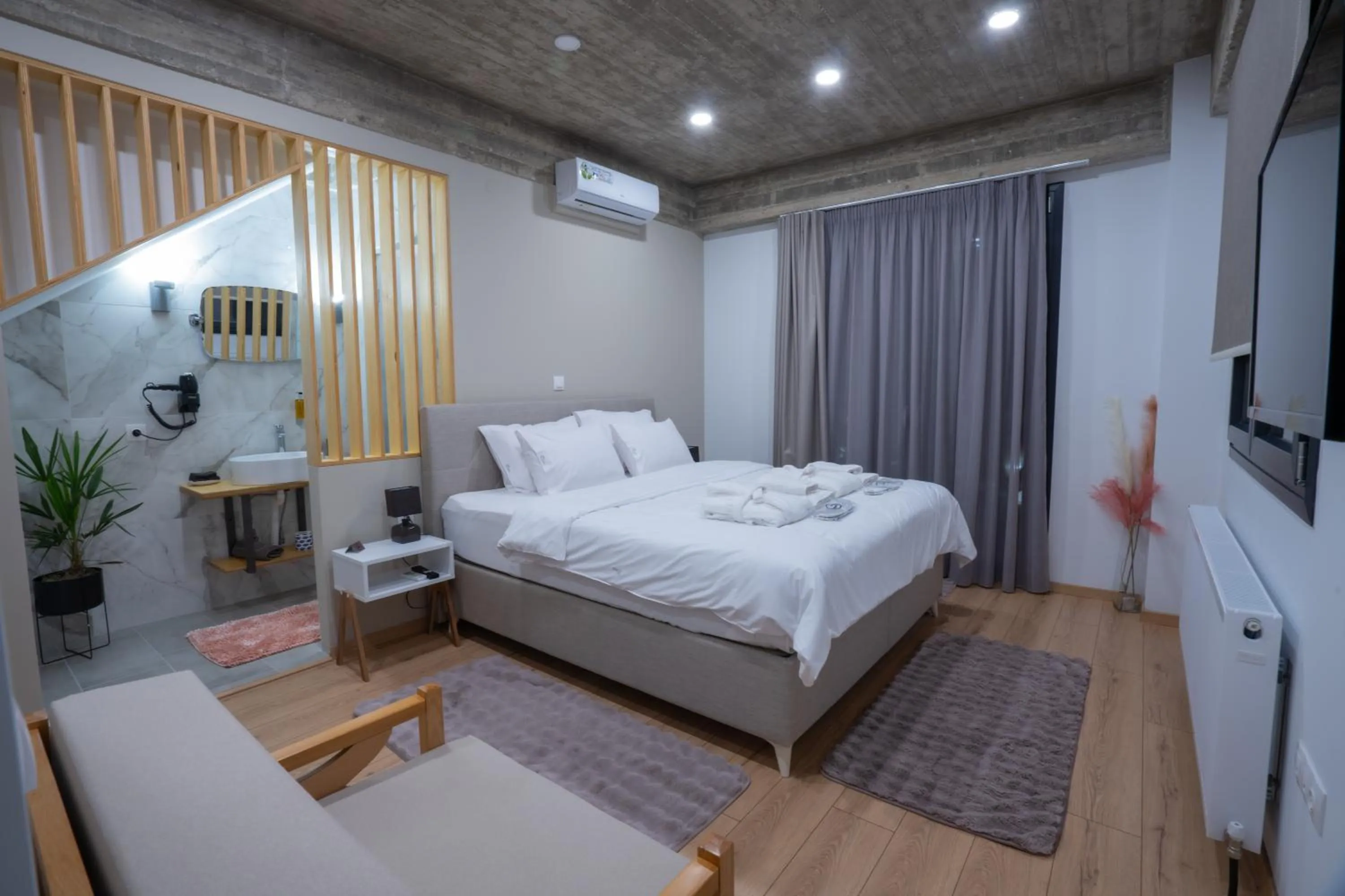 Bedroom, Bed in THE ROOMS