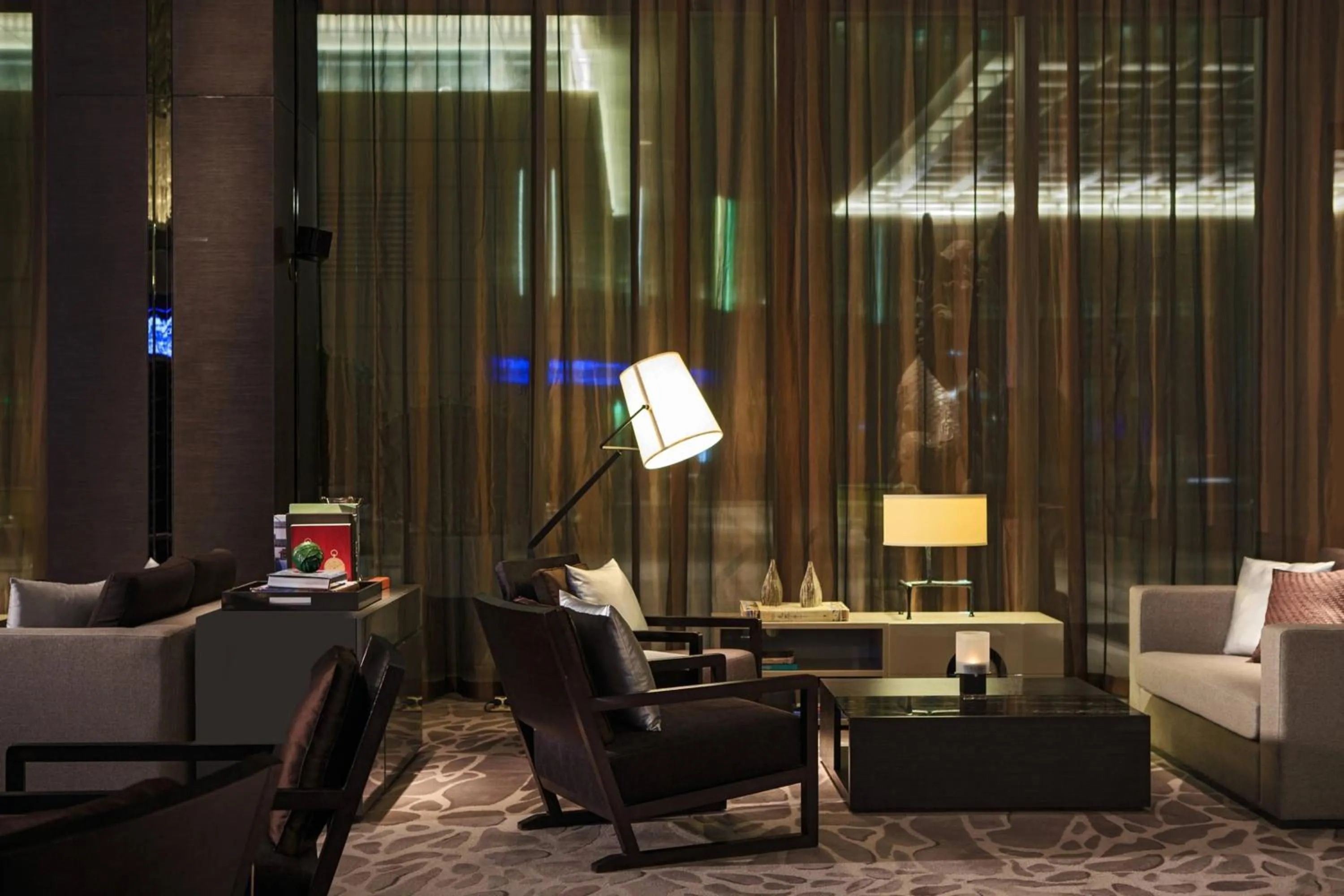 Lounge or bar in Renaissance Beijing Wangfujing Hotel