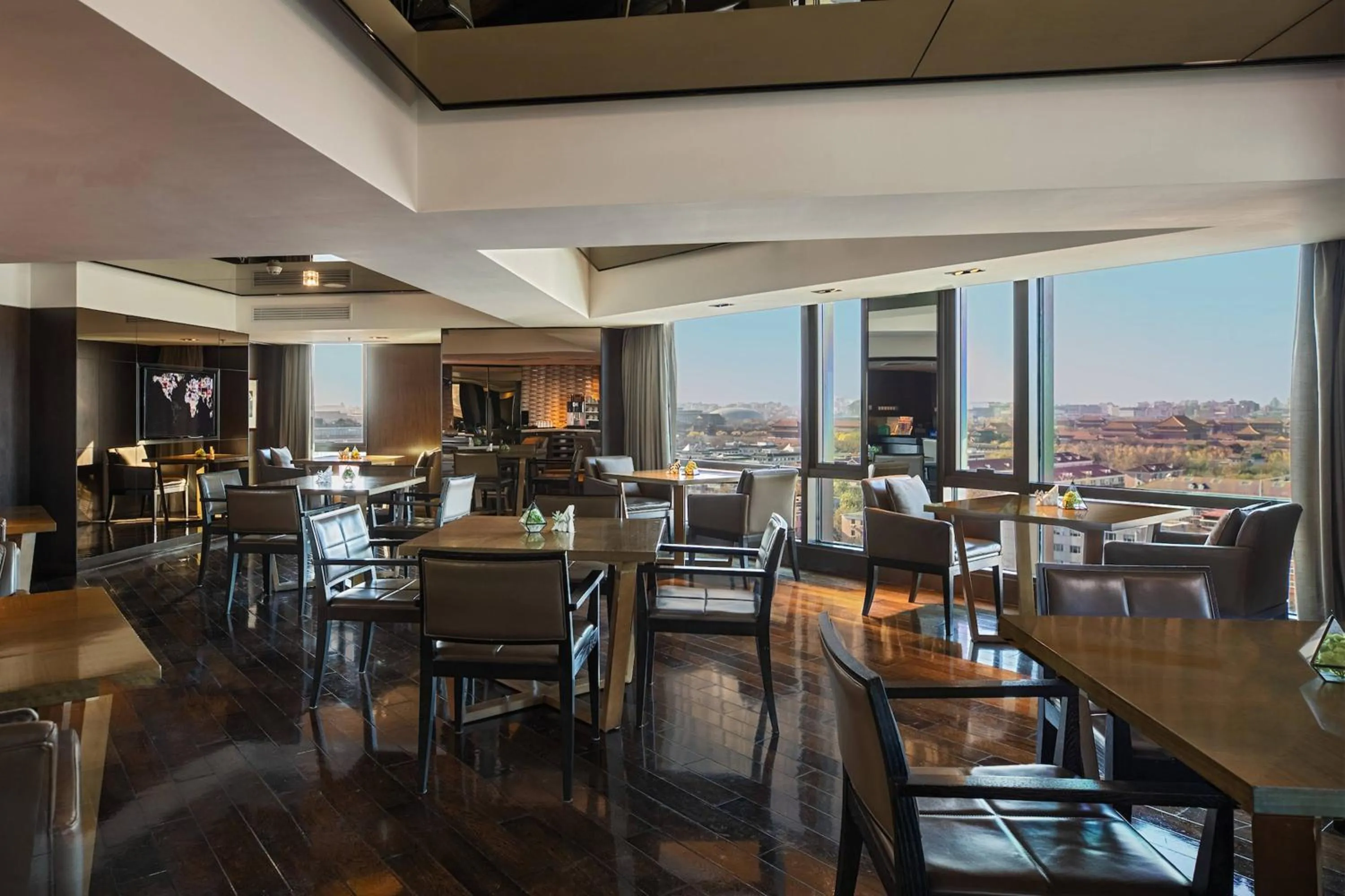 Lounge or bar in Renaissance Beijing Wangfujing Hotel