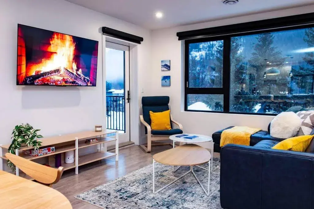 Separate Reality Retreat by Revelstoke Vacations Separate Reality Retreat by Revelstoke Vacations