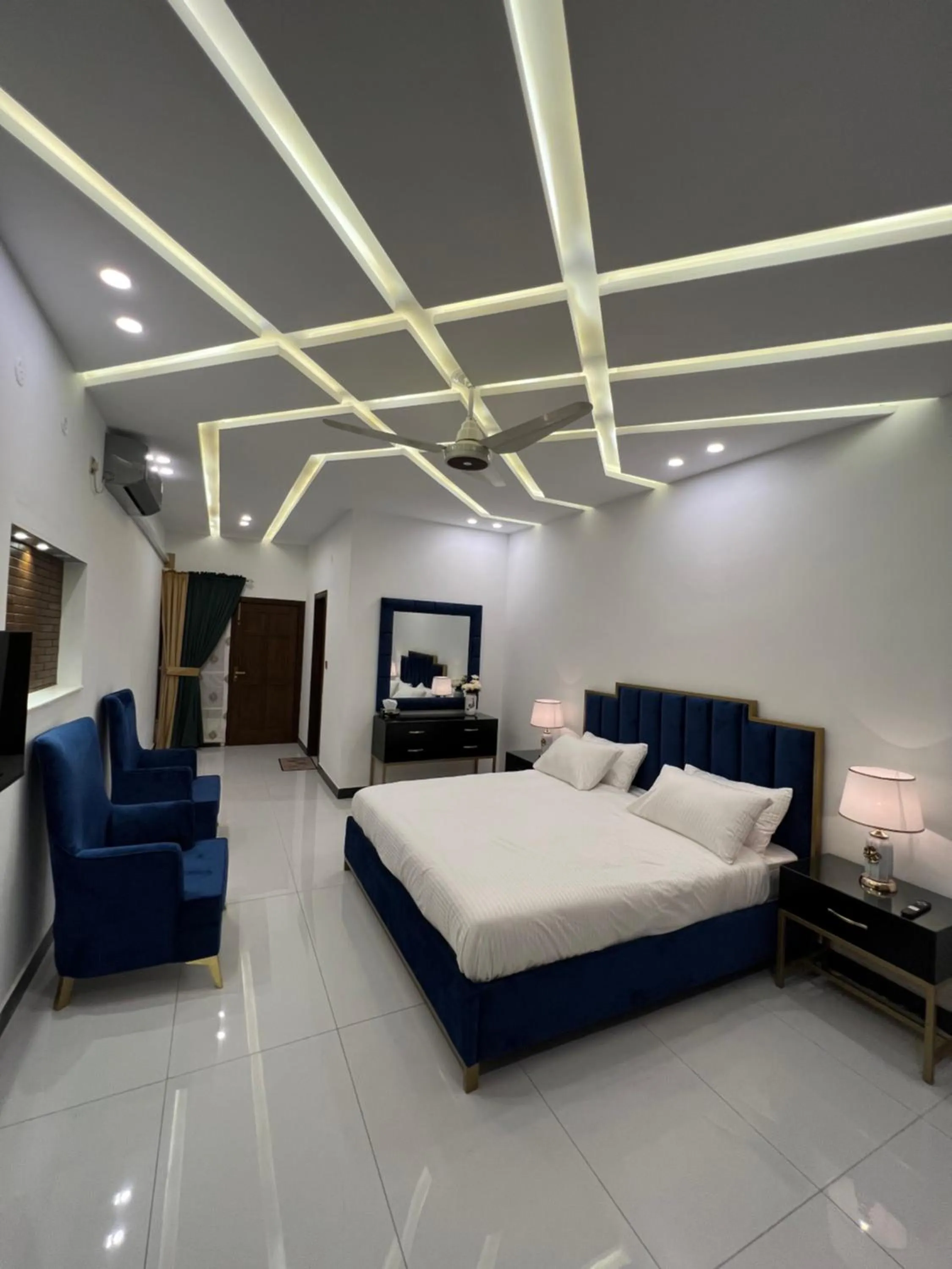 Photo of the whole room, Bed in The Gateway islamabad