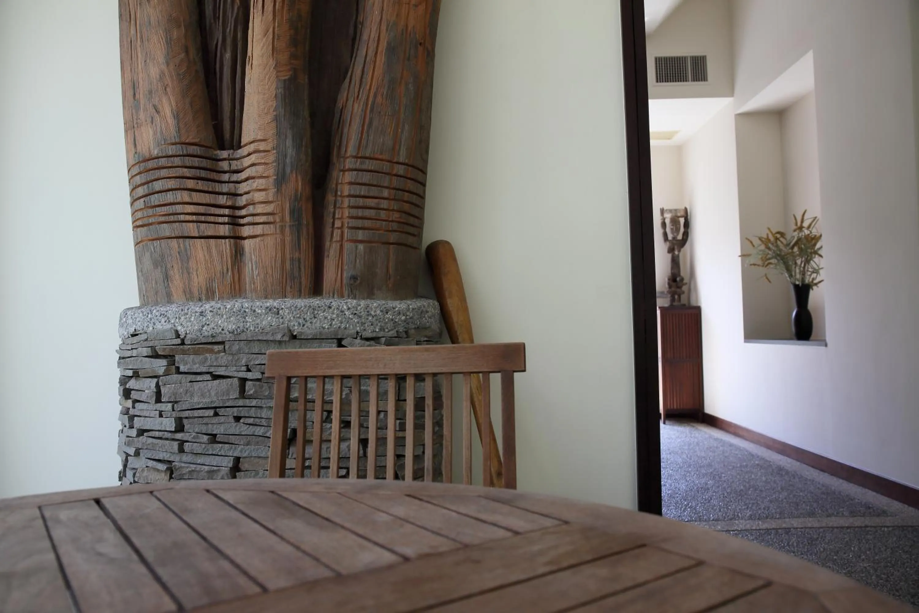 Communal lounge/ TV room in Spring Spa Hotel