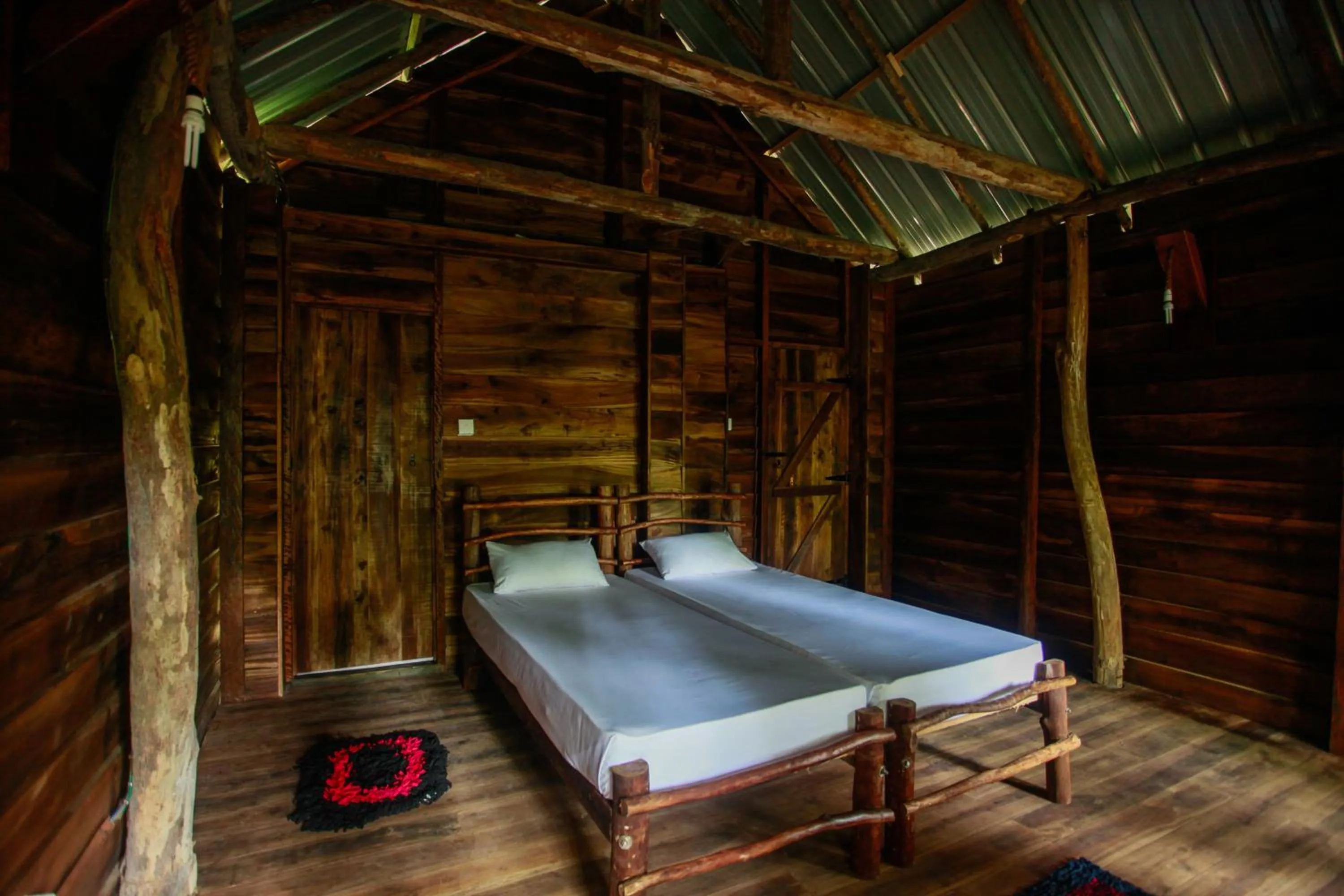 Photo of the whole room, Bed in Ella Ecolodge