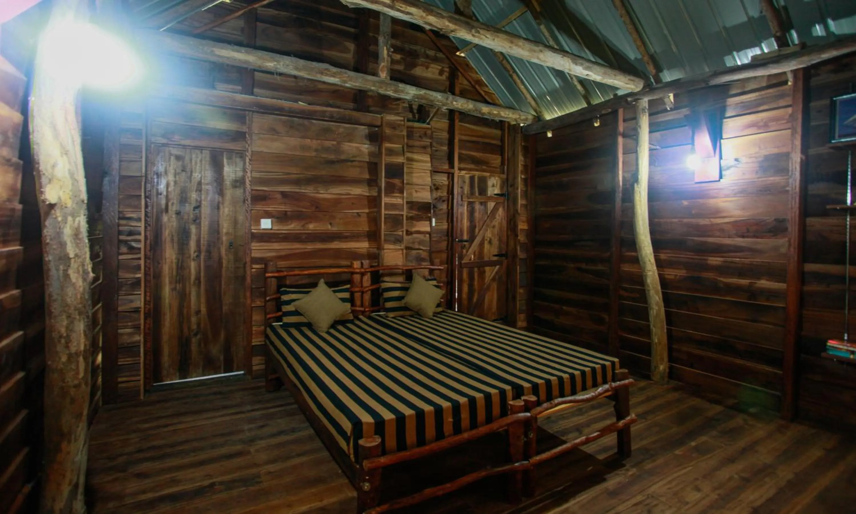 Photo of the whole room, Bed in Ella Ecolodge