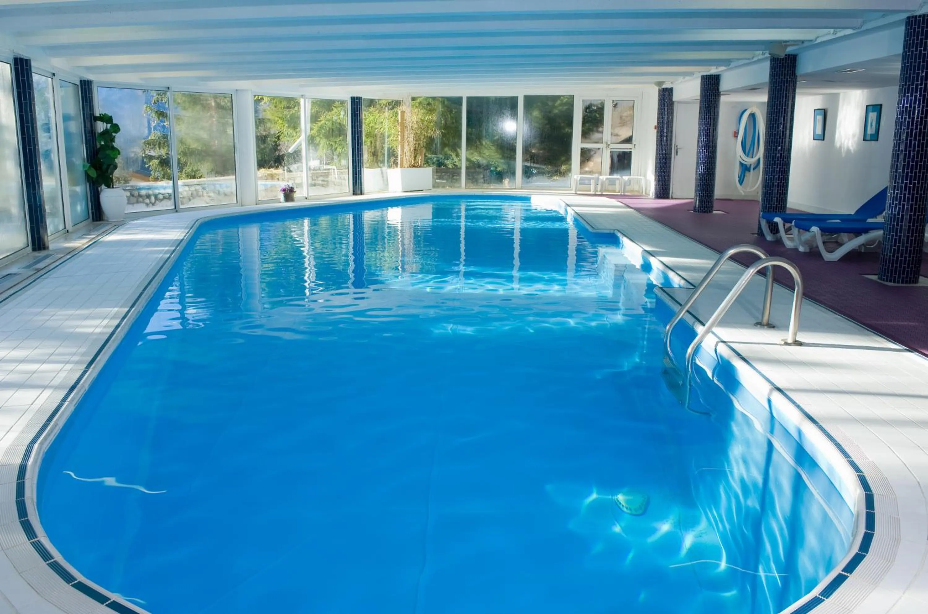 Swimming pool in Madame Vacances Hôtel et Spa Ibiza