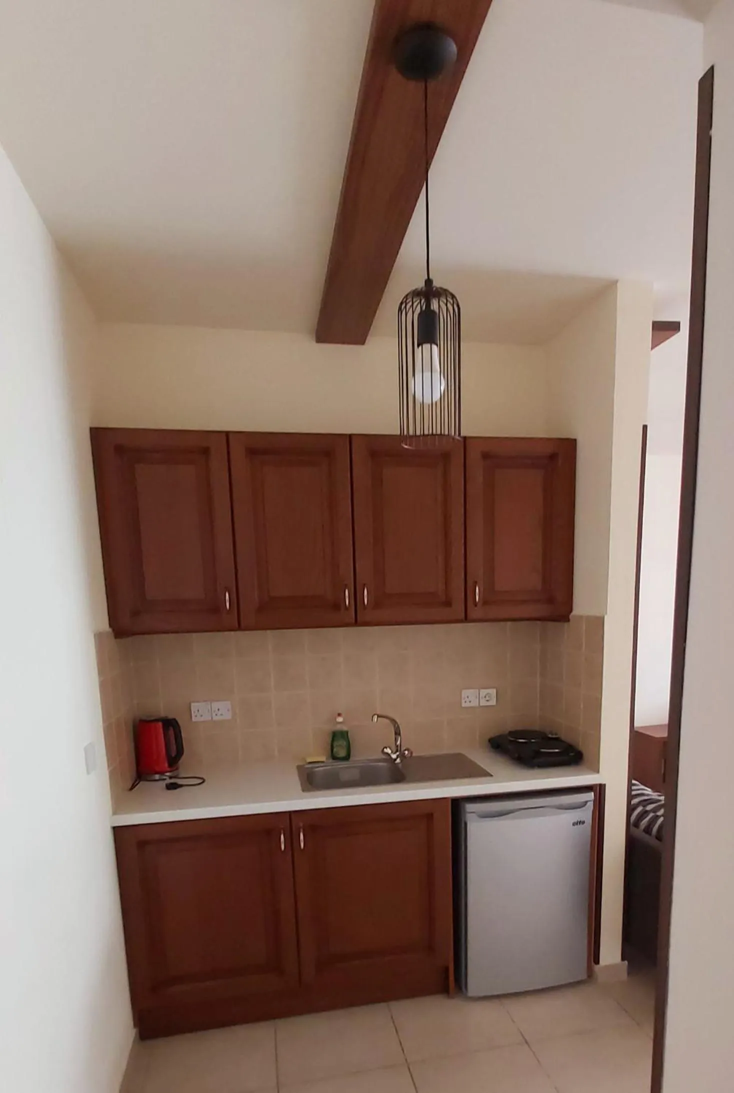 Kitchen or kitchenette in Lakis Court