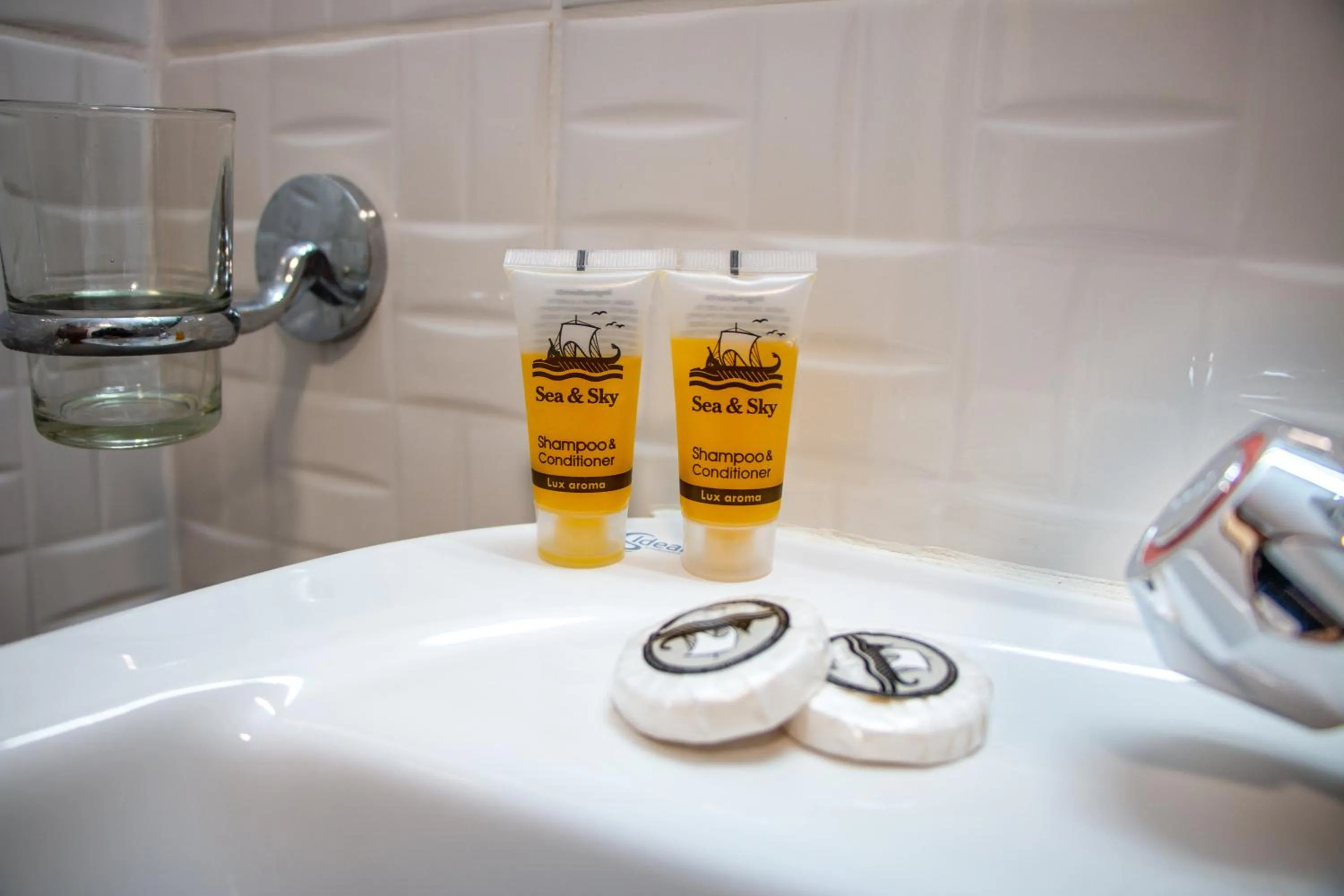 Bathroom in Lakis Court