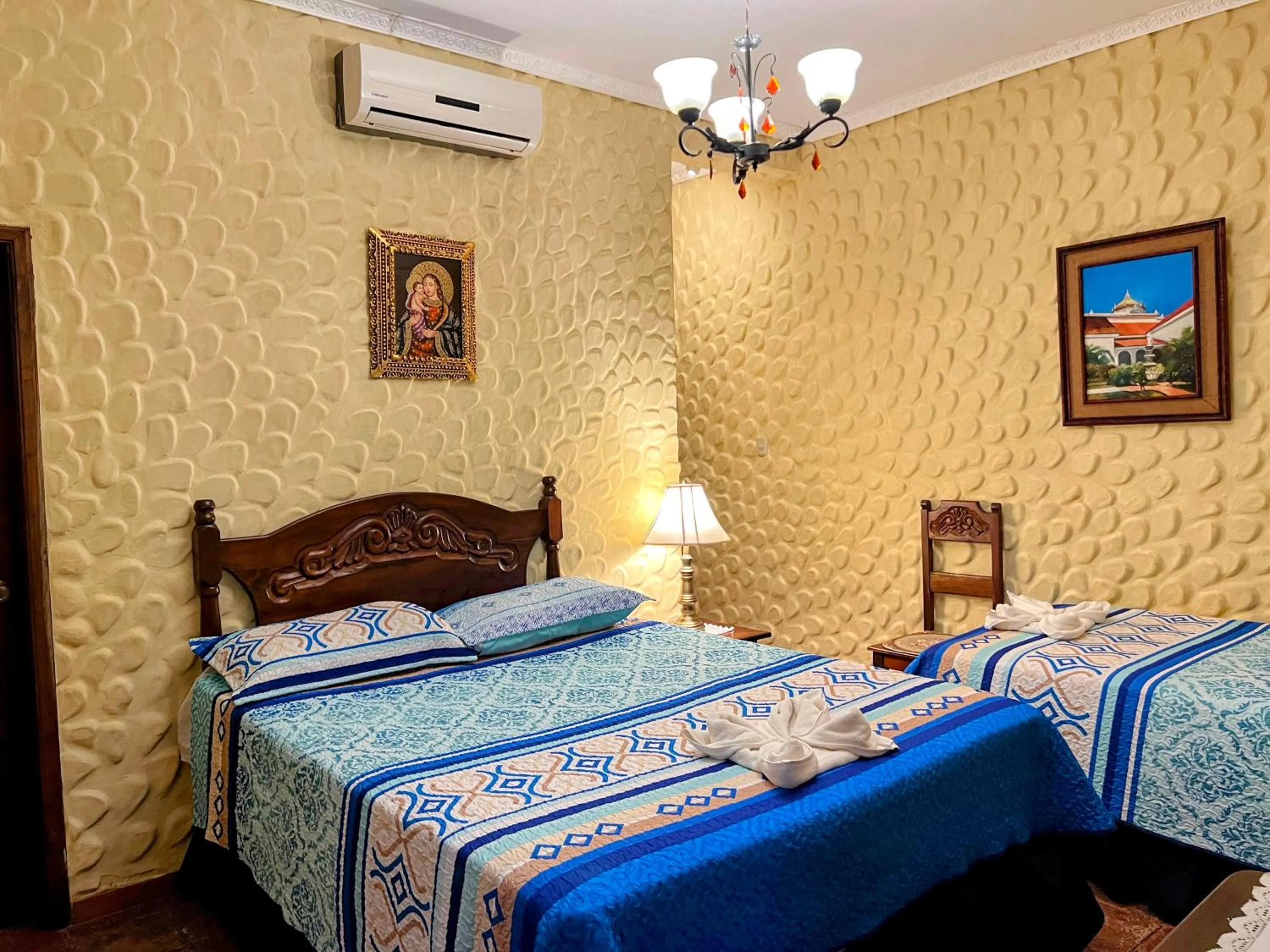 Queen Suite - single occupancy in Hotel Caxa Real