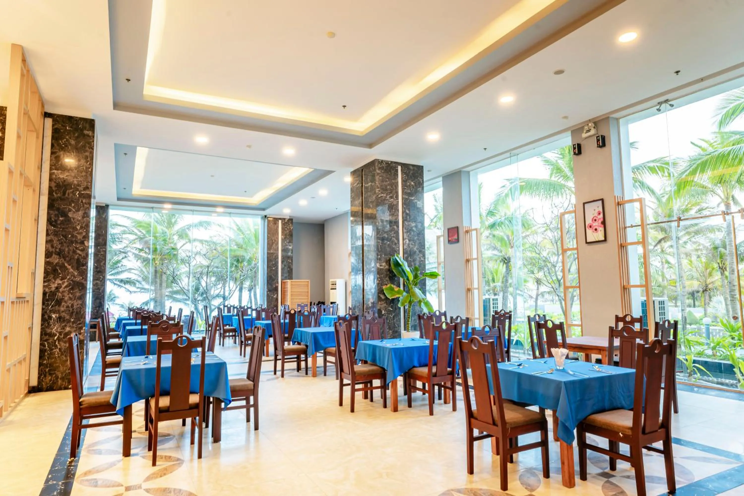 Restaurant/places to eat in Ocean Waves Resort Cam Ranh