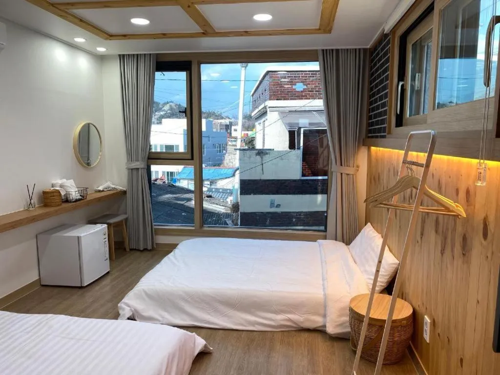 Bed in 38th Street Guesthouse