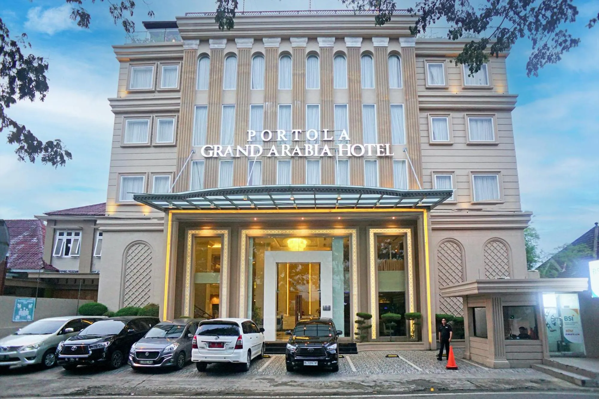 Facade/entrance in Portola Grand Arabia Hotel