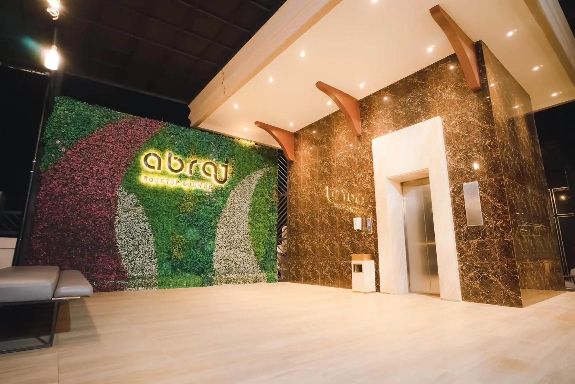 Restaurant/places to eat in Portola Grand Arabia Hotel