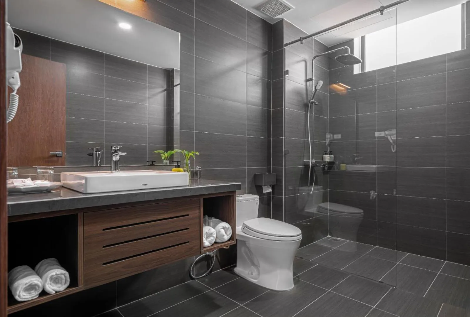 Shower in Hoang Yen Boutique Hotel