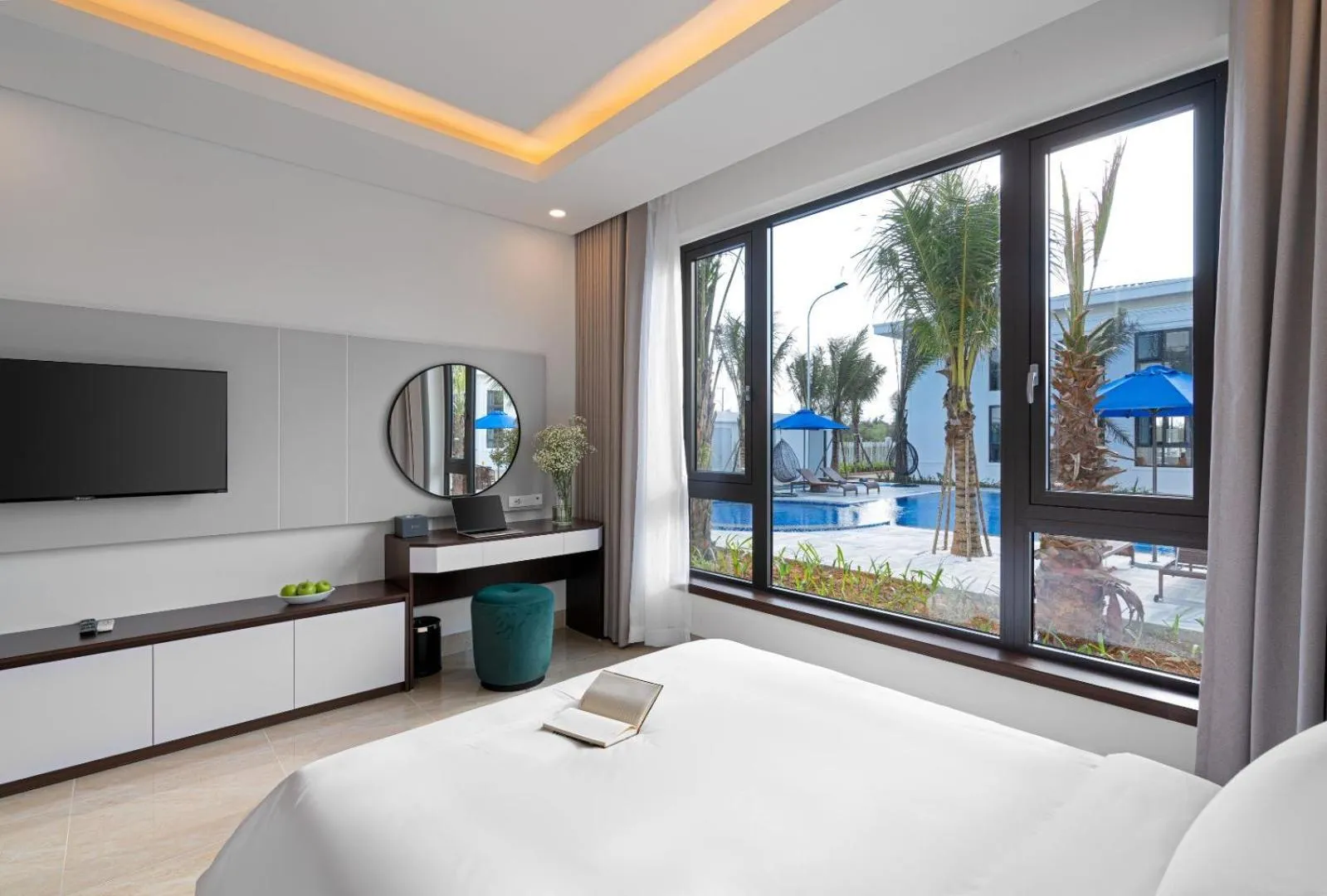 TV and multimedia, Bed in Hoang Yen Boutique Hotel