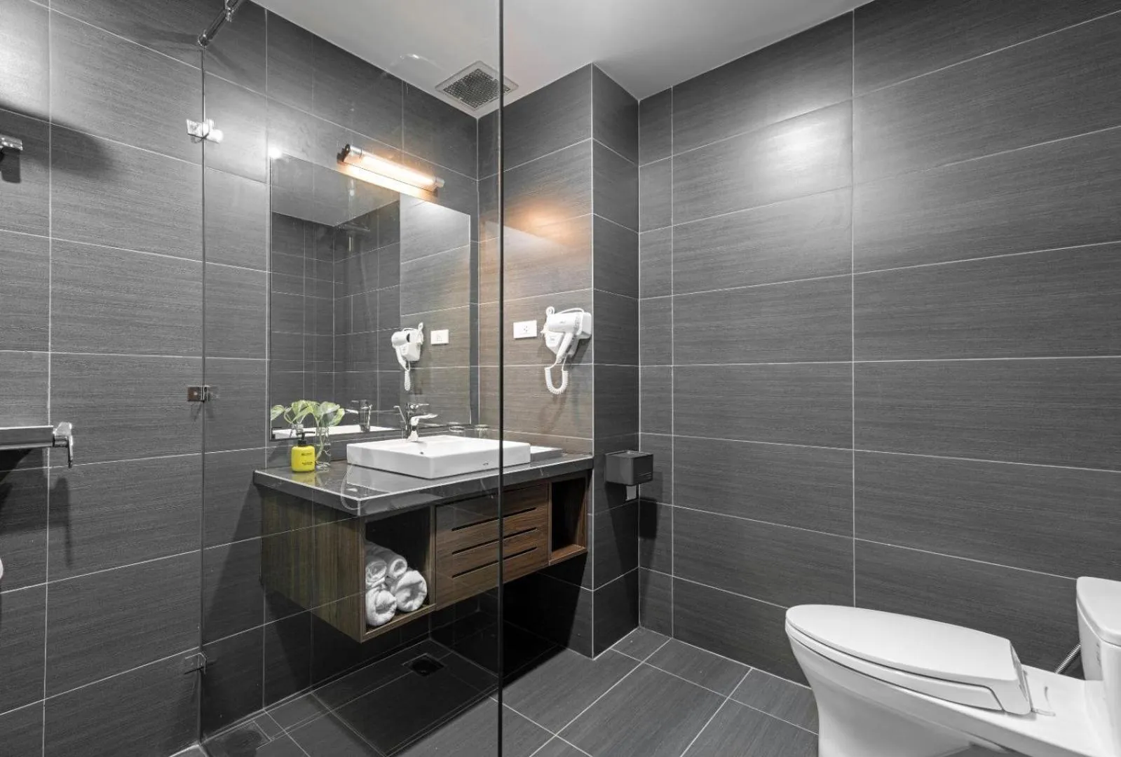 Bathroom in Hoang Yen Boutique Hotel