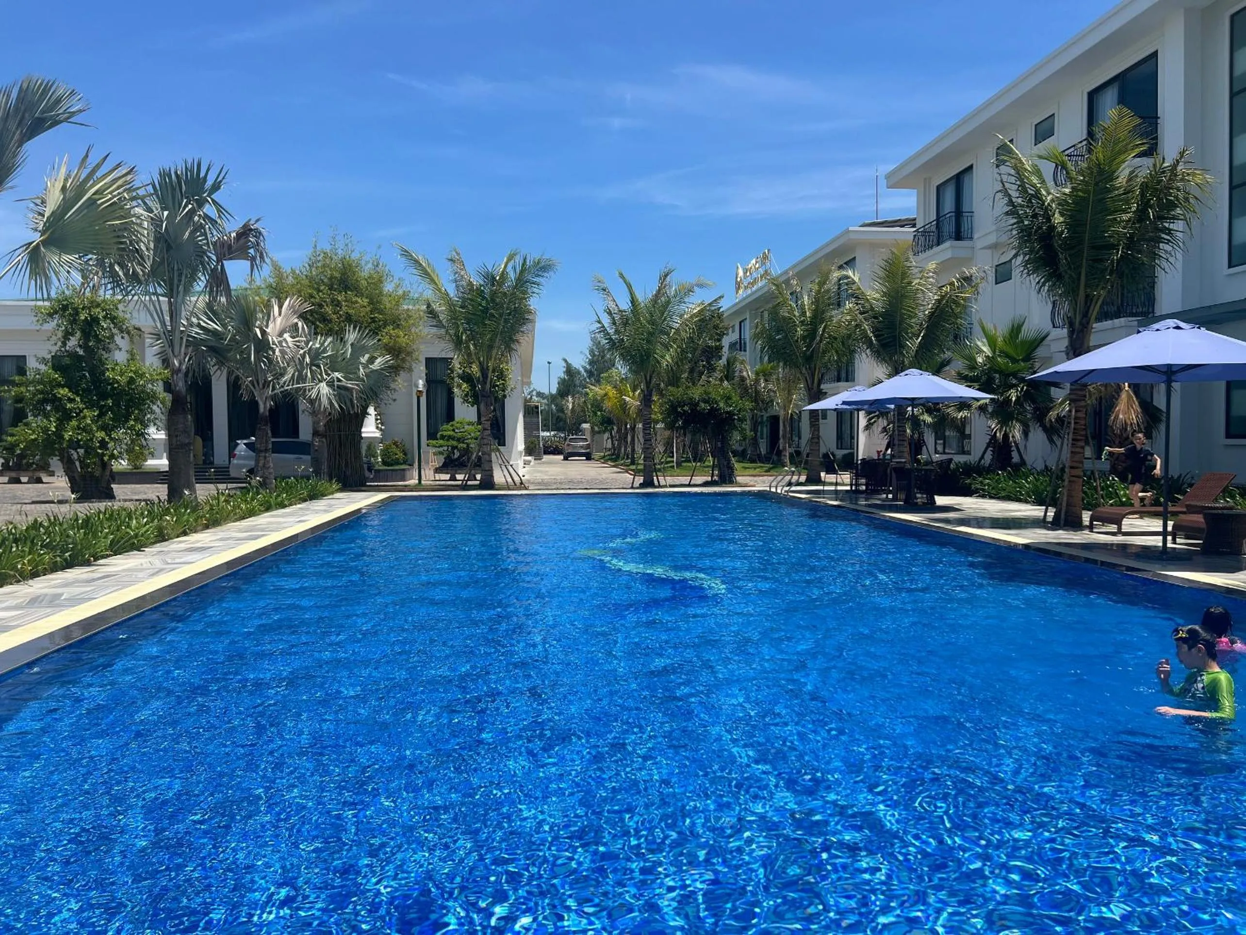 Swimming pool in Hoang Yen Boutique Hotel