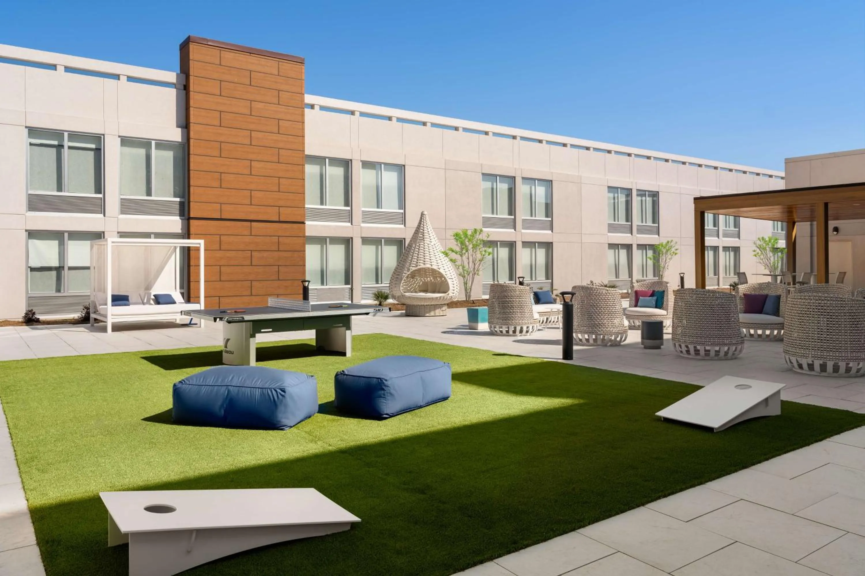 Inner courtyard view in Hotel Lela Wilmington, Tapestry Collection By Hilton