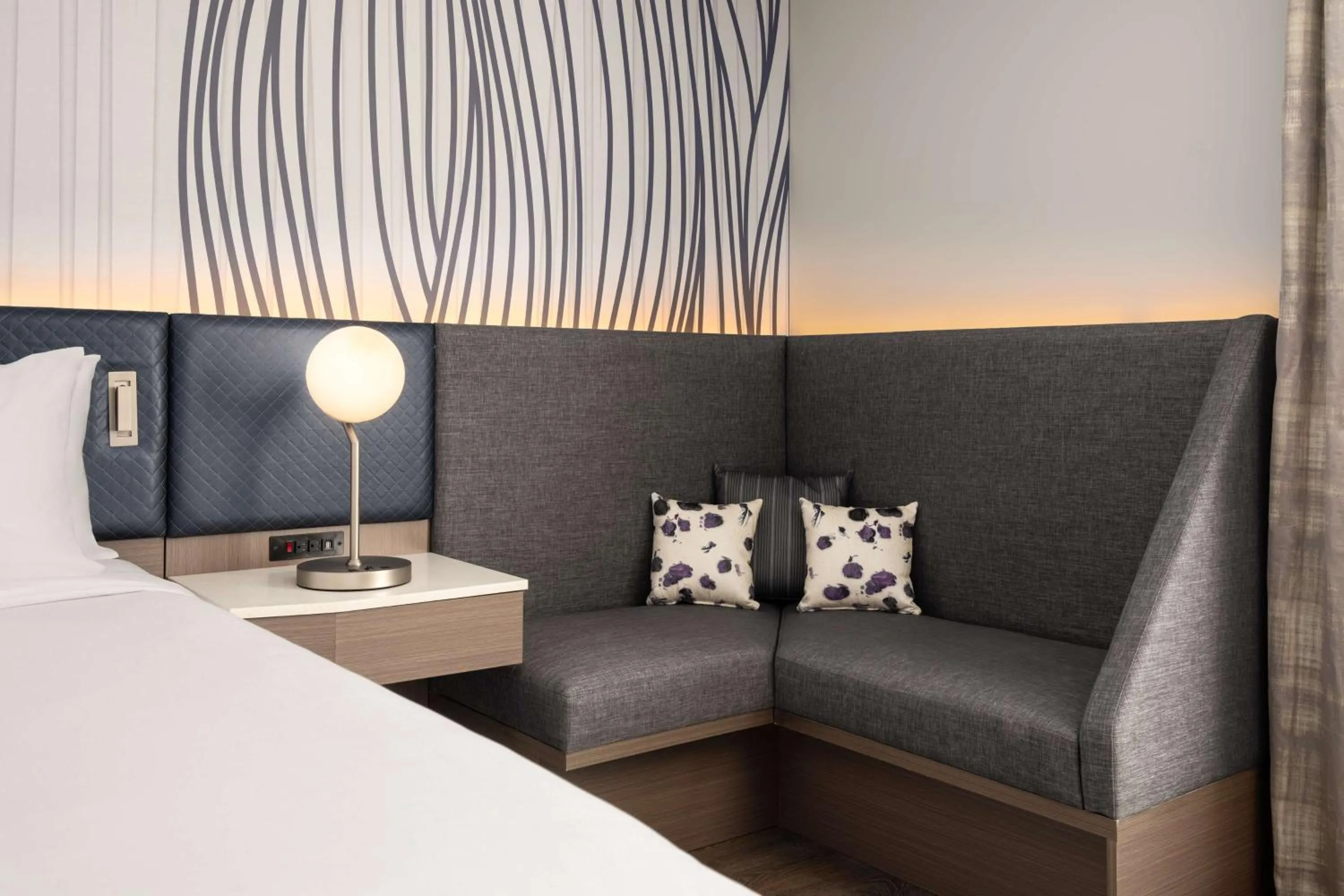 Living room, Bed in Hotel Lela Wilmington, Tapestry Collection By Hilton