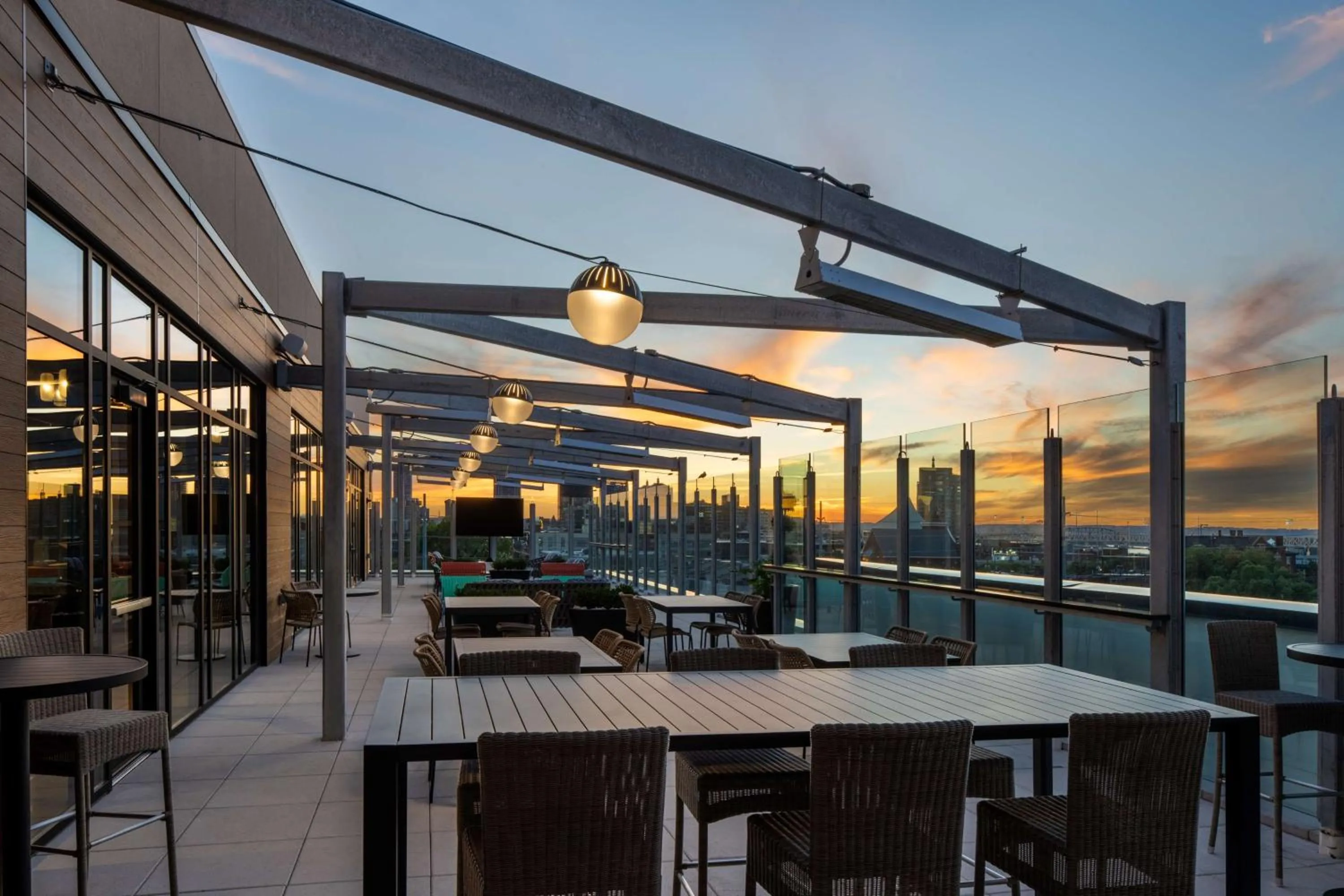 Restaurant/places to eat in Tempo By Hilton Louisville Downtown Nulu