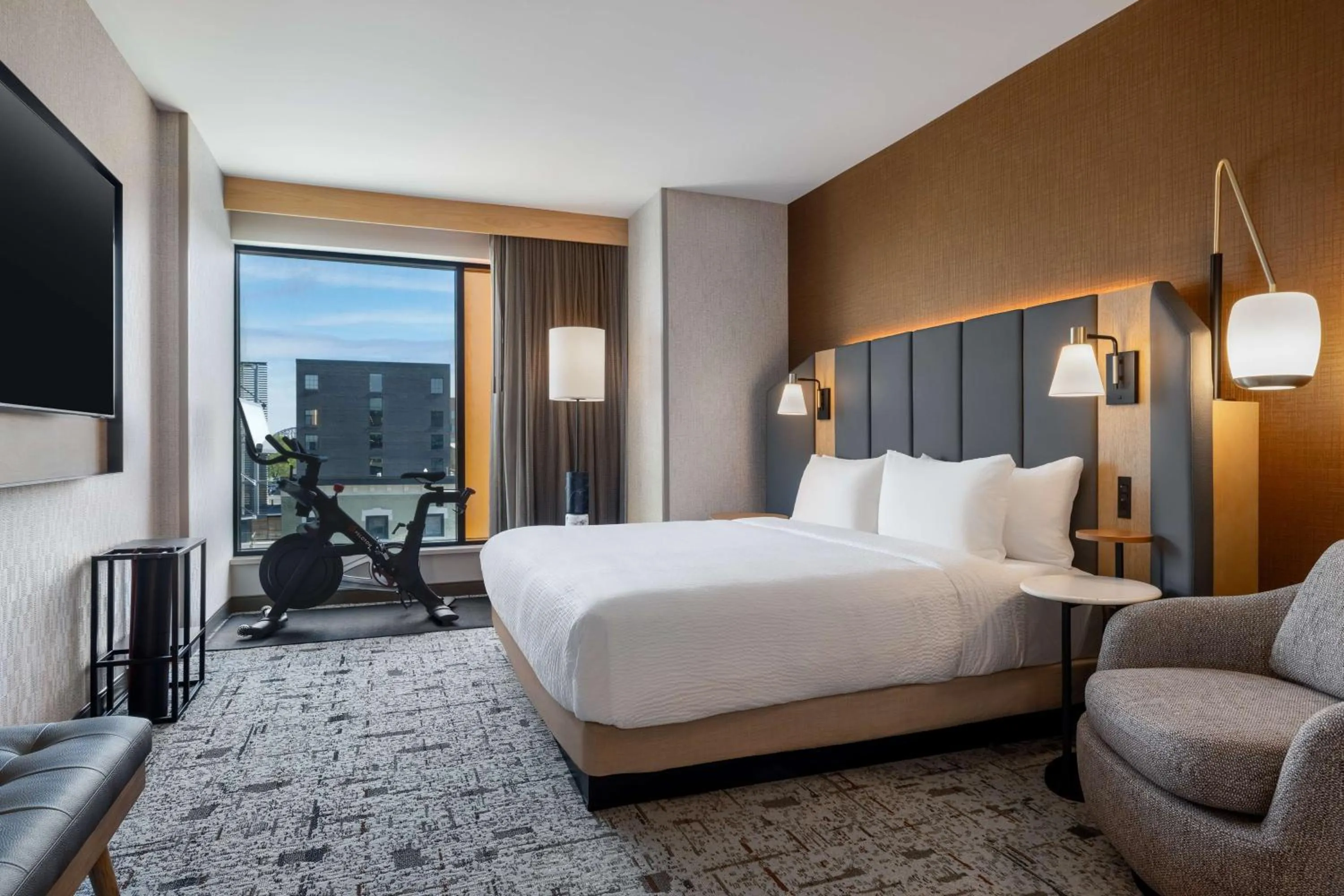 Bed in Tempo By Hilton Louisville Downtown Nulu