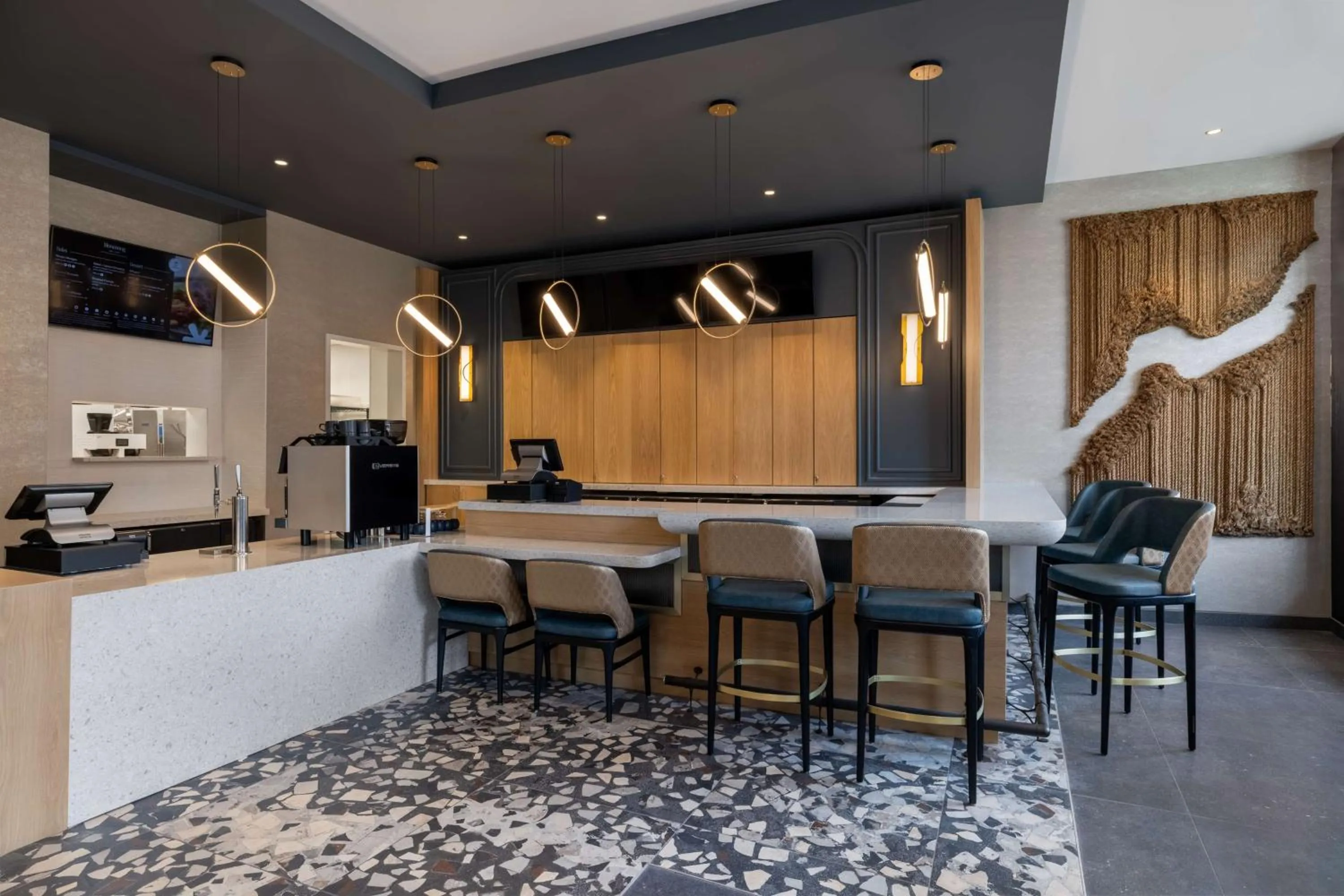 Lounge or bar in Tempo By Hilton Louisville Downtown Nulu