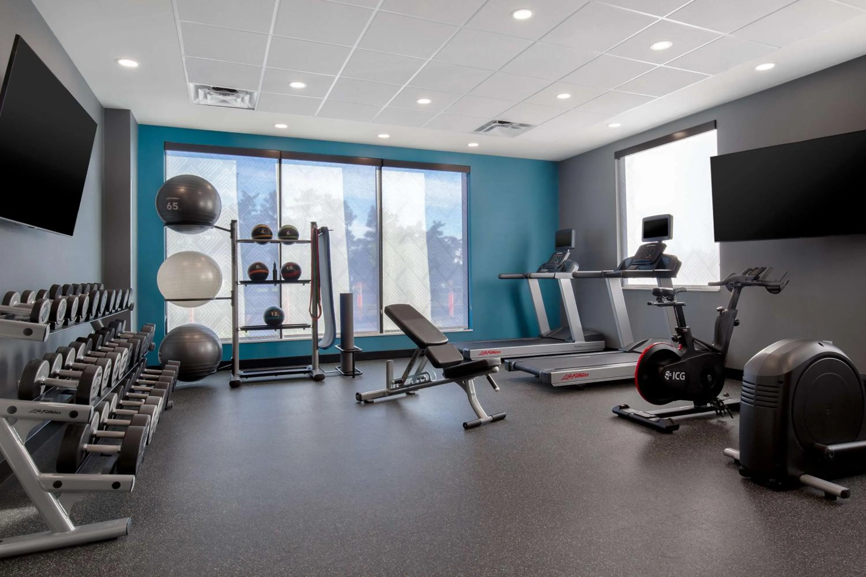 Fitness centre/facilities in Home2 Suites By Hilton Thunder Bay