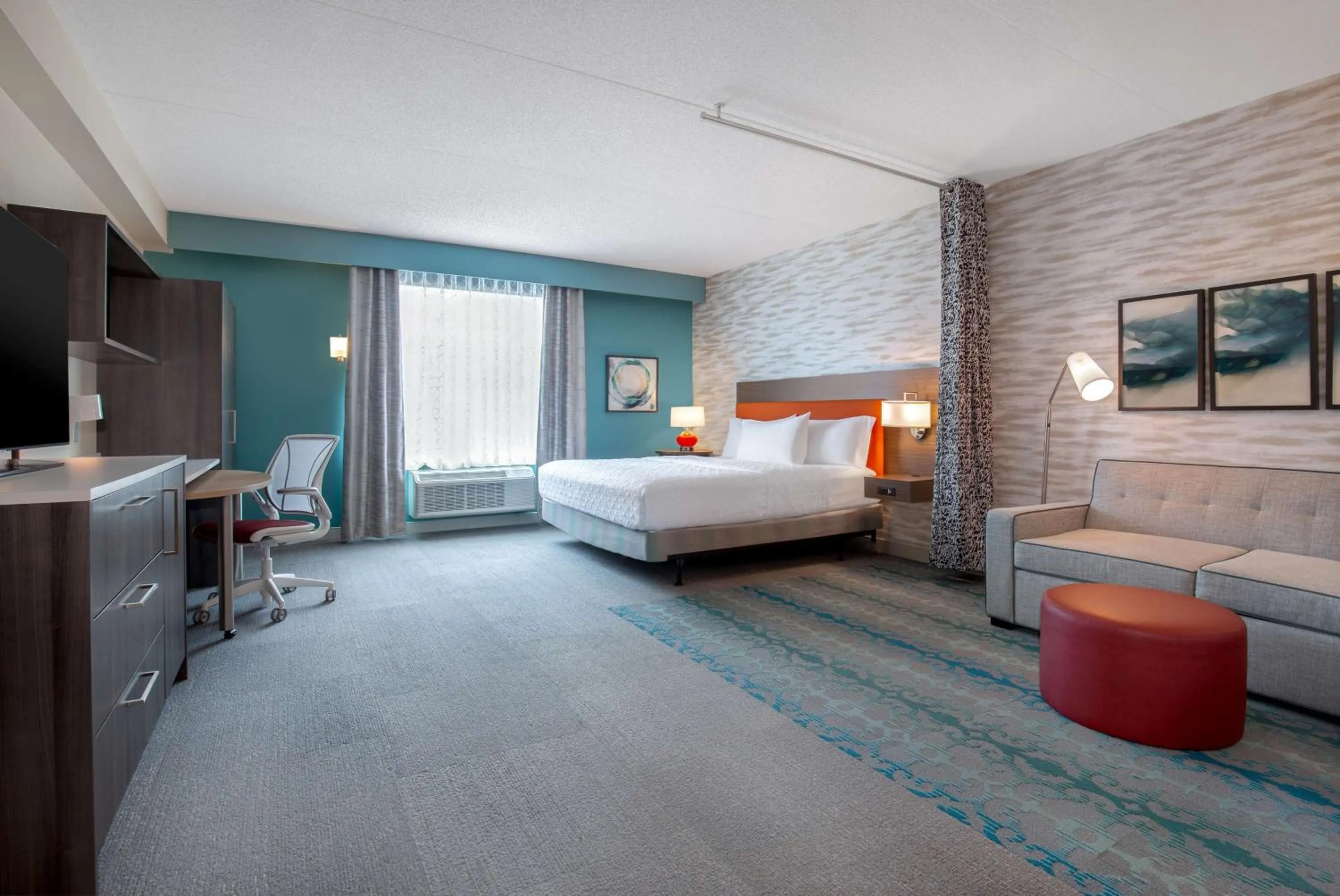 Living room, Bed in Home2 Suites By Hilton Thunder Bay