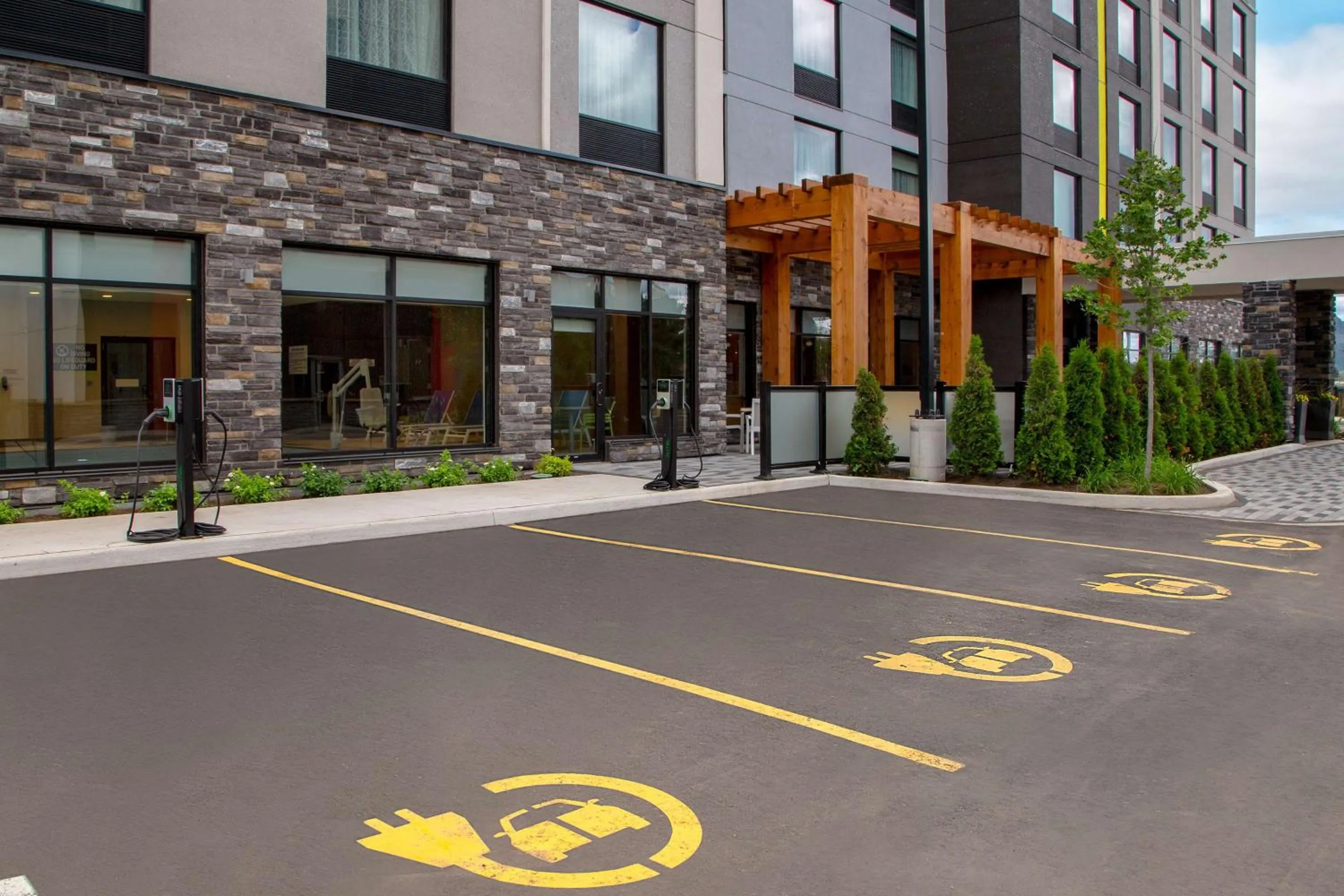 Property building in Home2 Suites By Hilton Thunder Bay