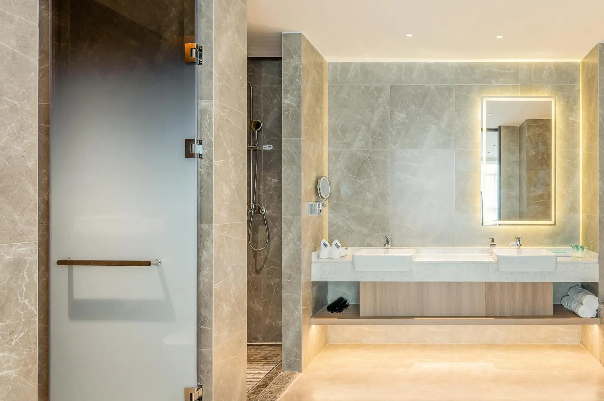 Photo of the whole room in Holiday Inn Express Binzhou City Center by IHG