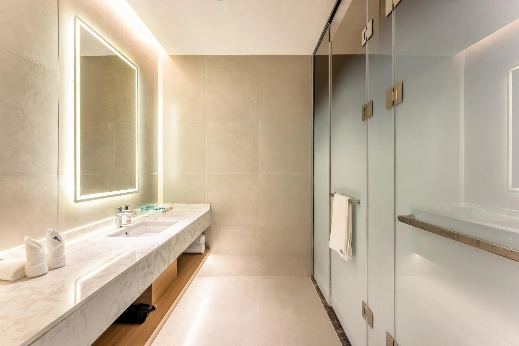 Photo of the whole room in Holiday Inn Express Binzhou City Center by IHG