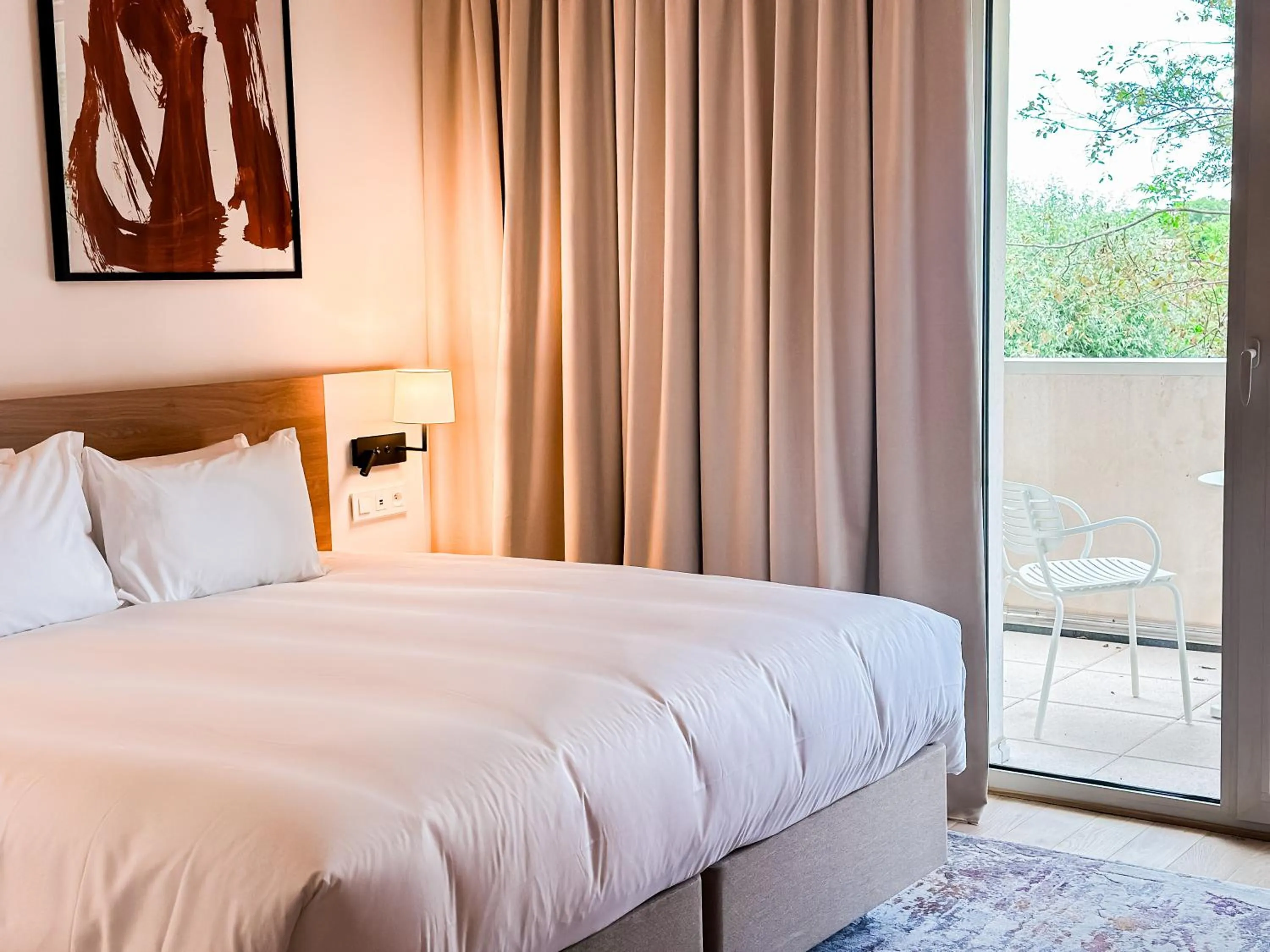 Bed in voco Beaune , Cité des Vins by IHG