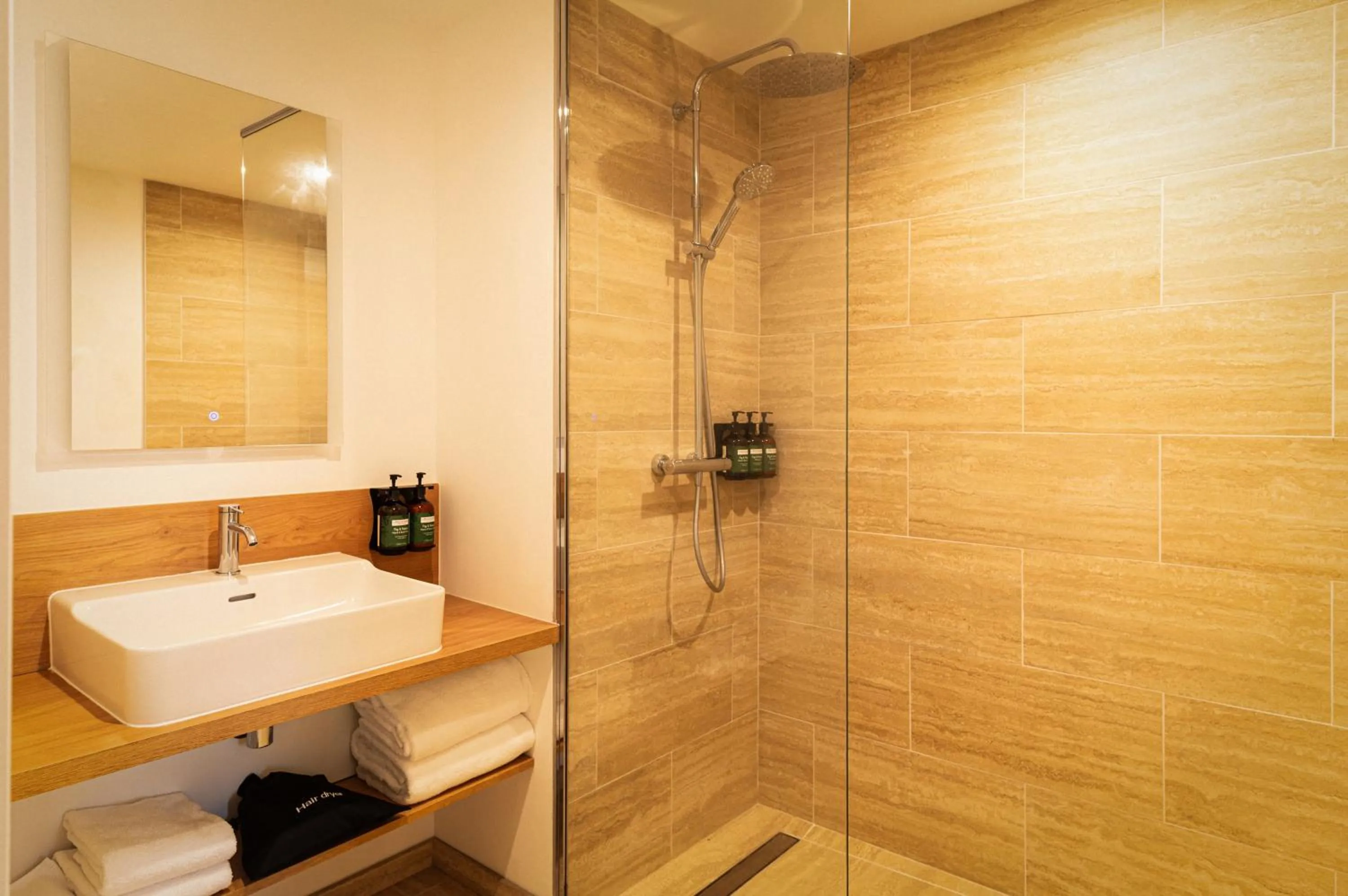 Shower in voco Beaune , Cité des Vins by IHG