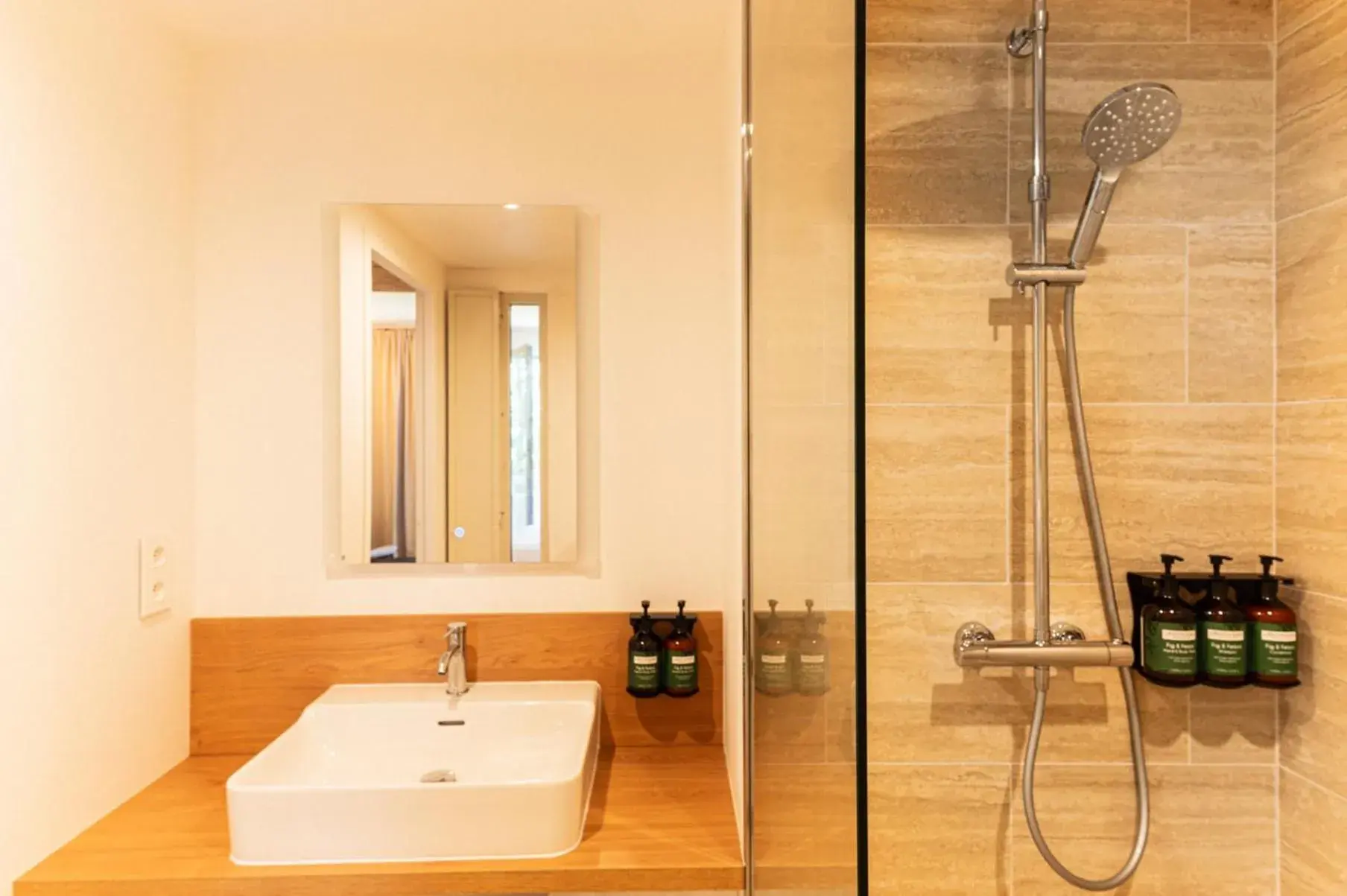 Super Premium King Room with Sofa Bed in voco Beaune , Cité des Vins by IHG Super Premium King Room with Sofa Bed in voco Beaune , Cité des Vins by IHG