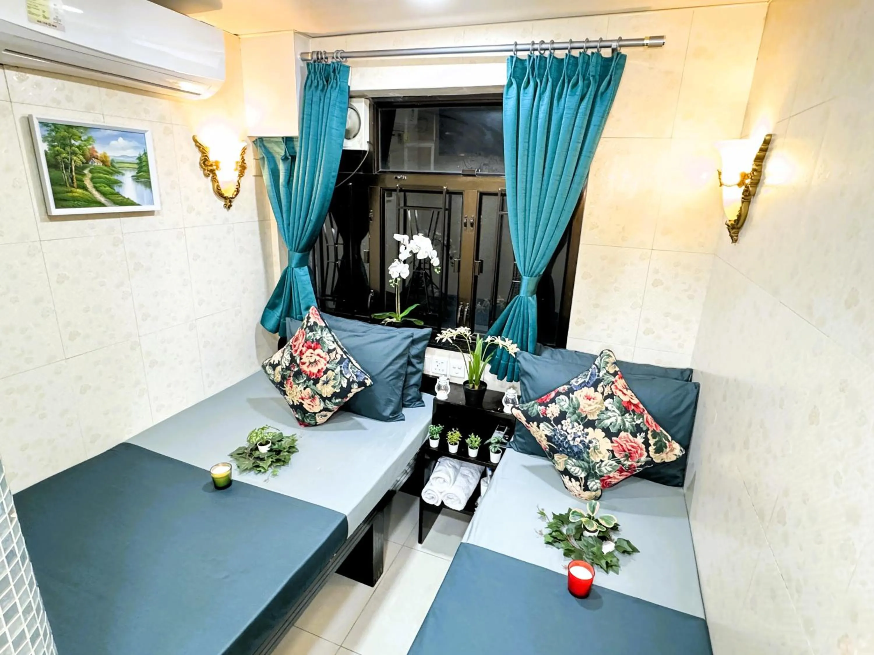 Bed in International Inn