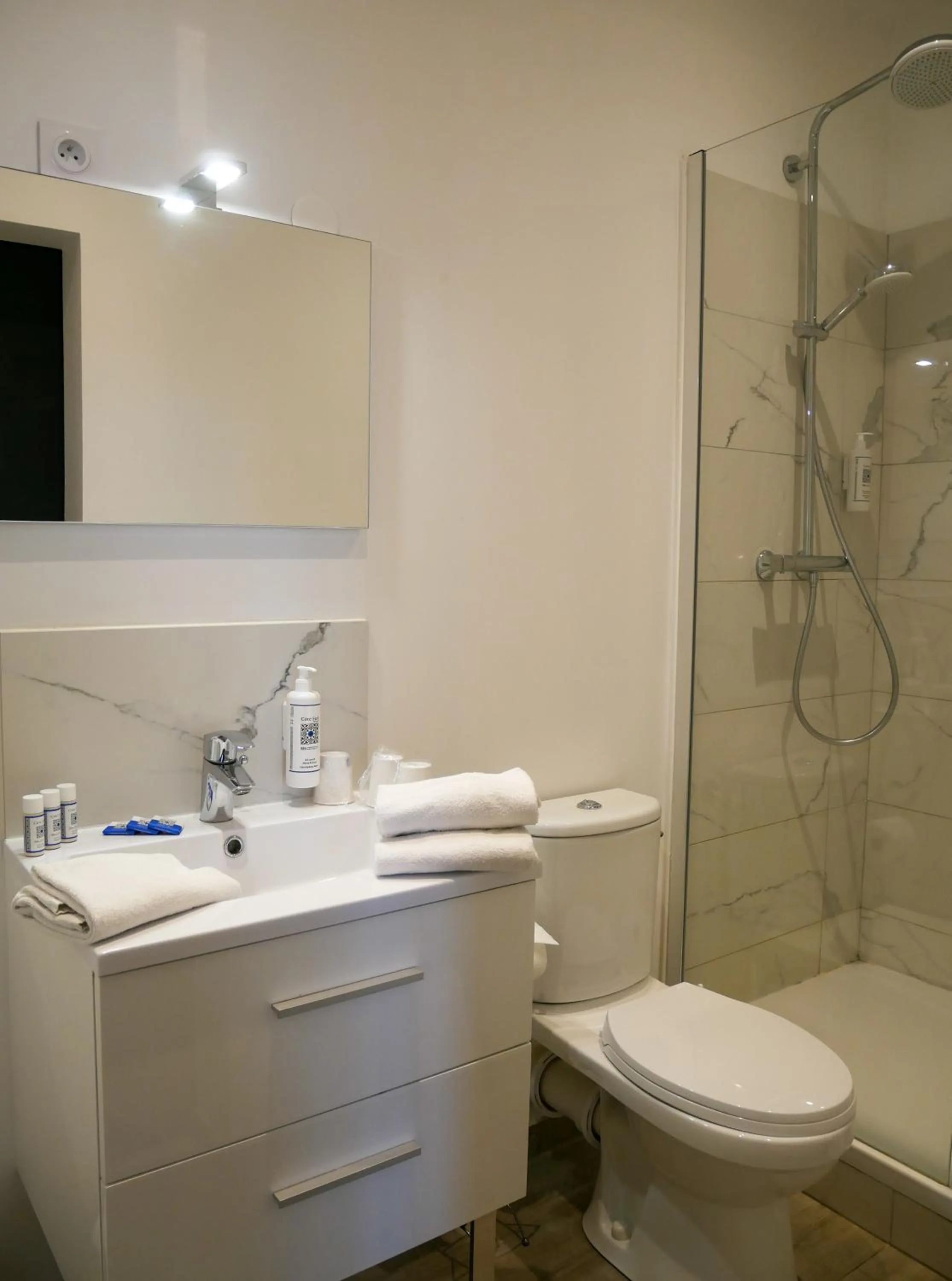 Bathroom in LE CENTRAL HOTEL BAR RESTAURANT