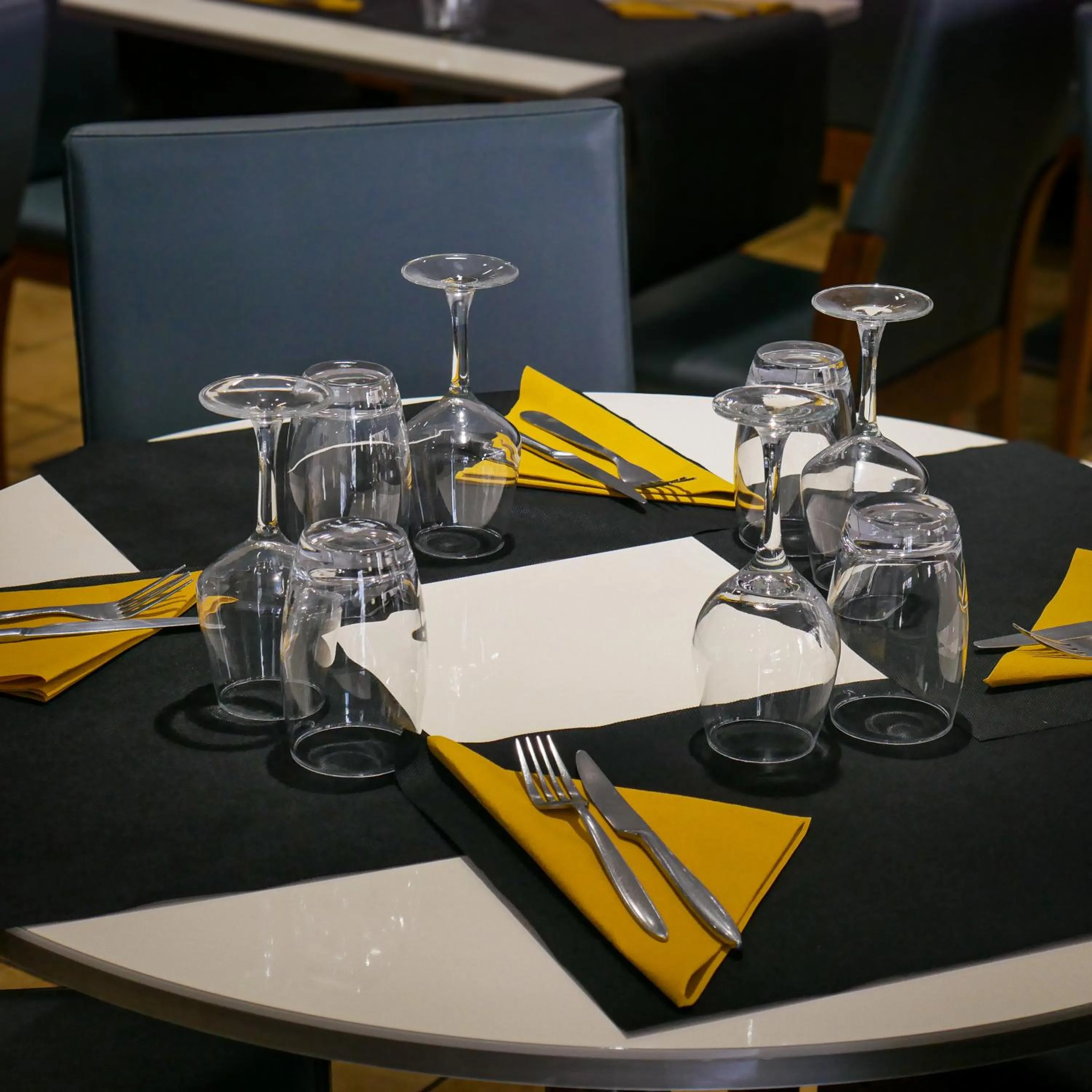 LE CENTRAL HOTEL BAR RESTAURANT