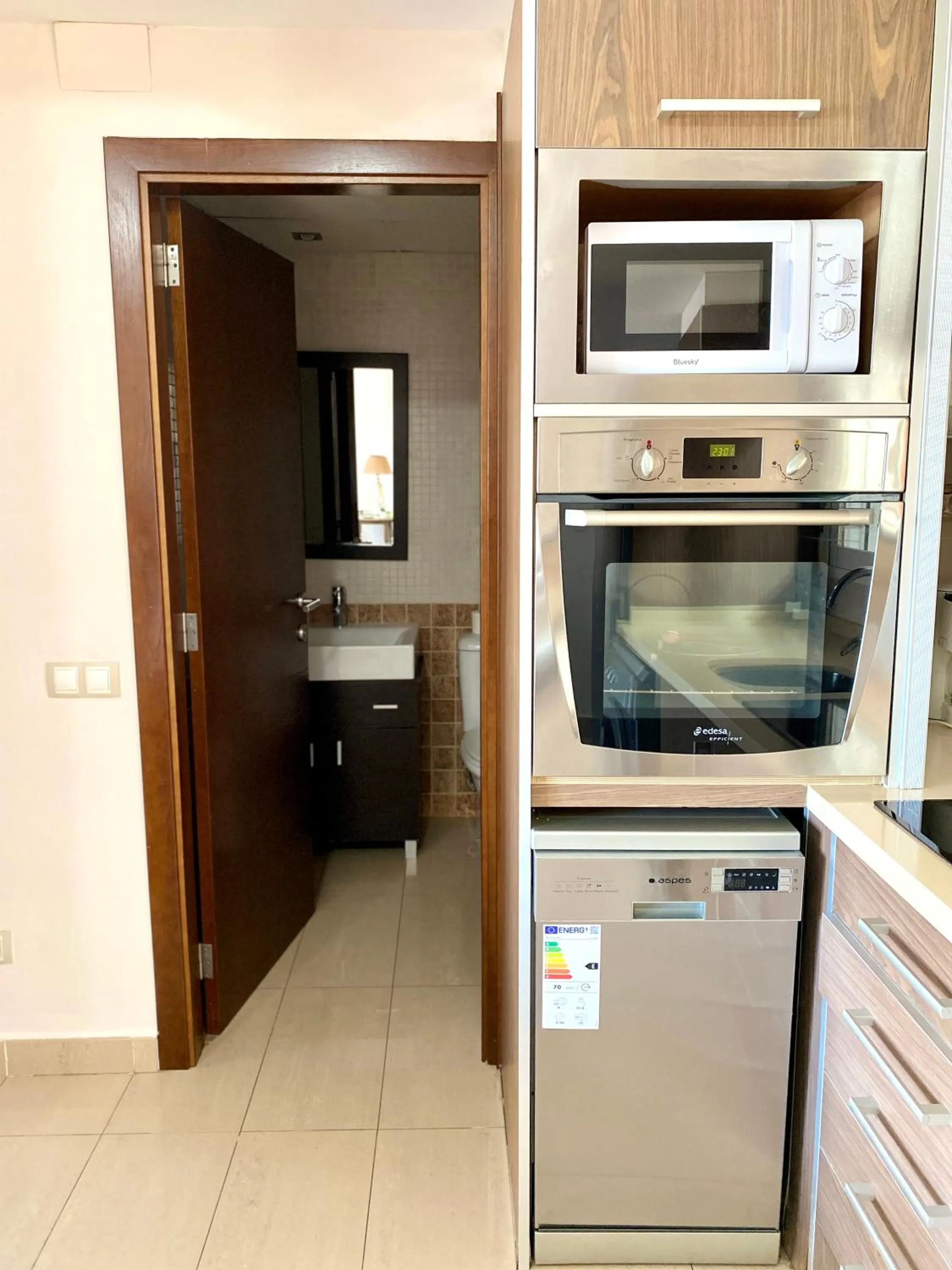 dishwasher in Apartamentos Carlton VyB