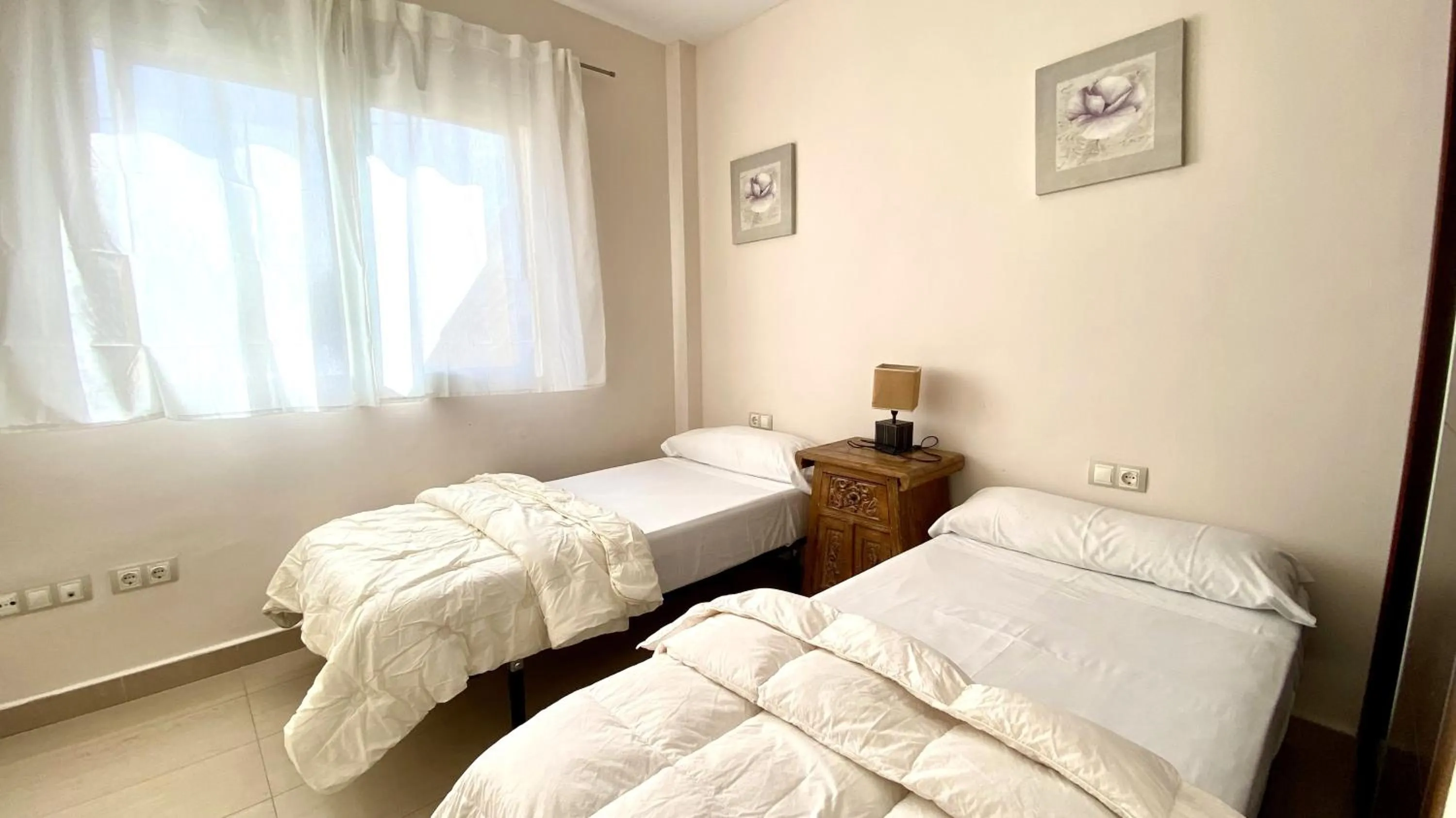 Bedroom, Bed in Apartamentos Carlton VyB