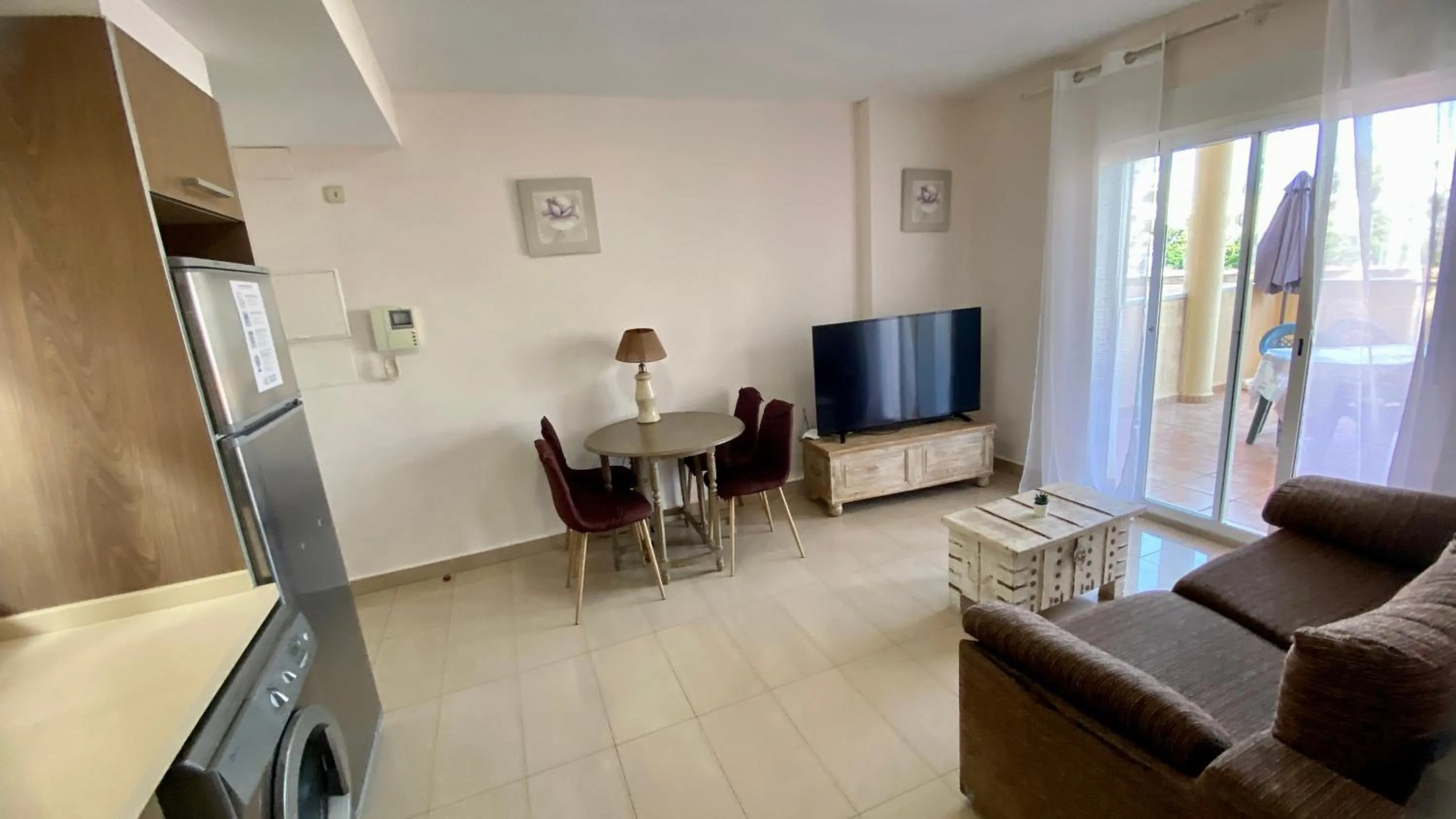 Communal lounge/ TV room in Apartamentos Carlton VyB